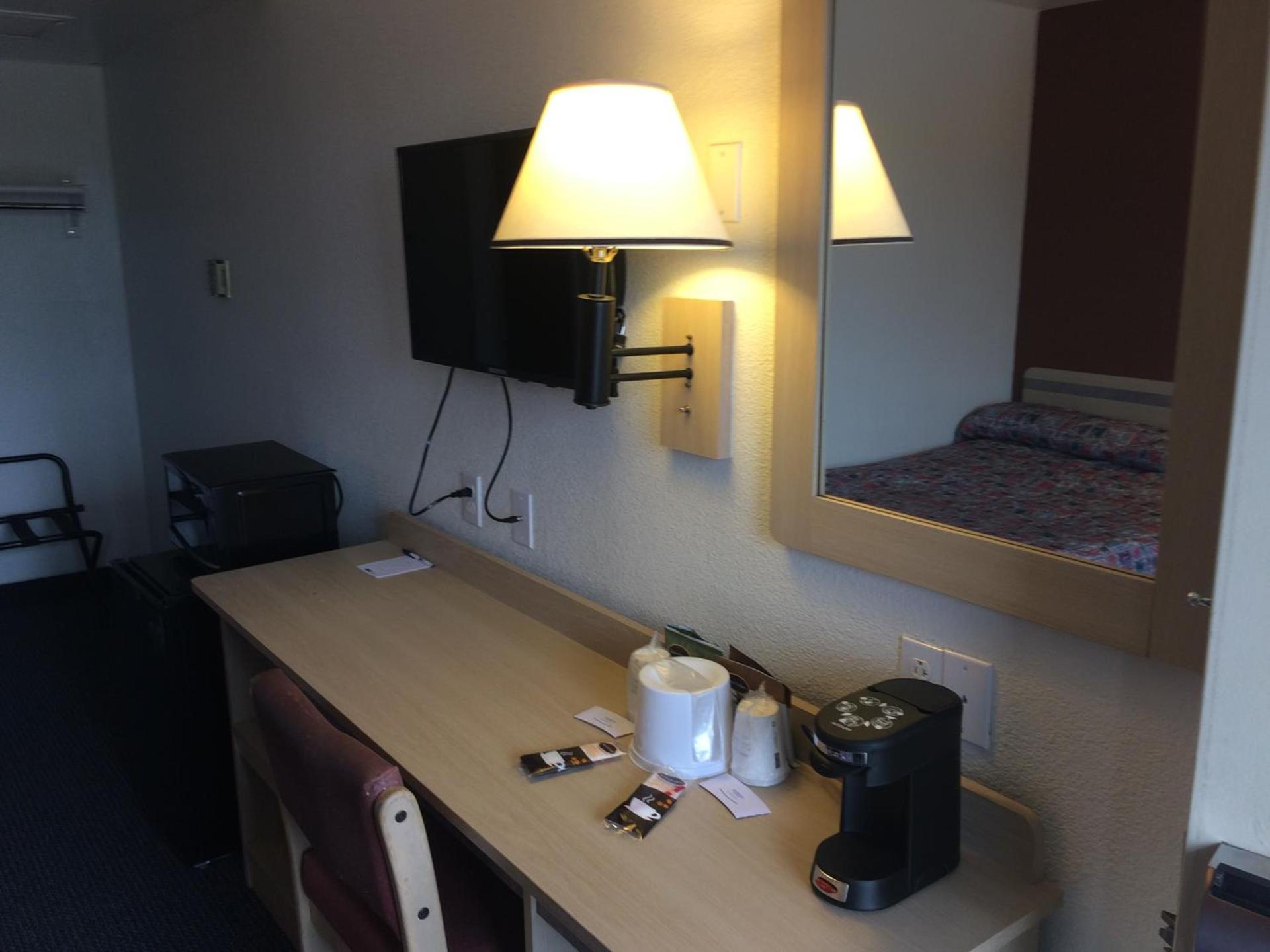 Travelodge by Wyndham Raton photo 13