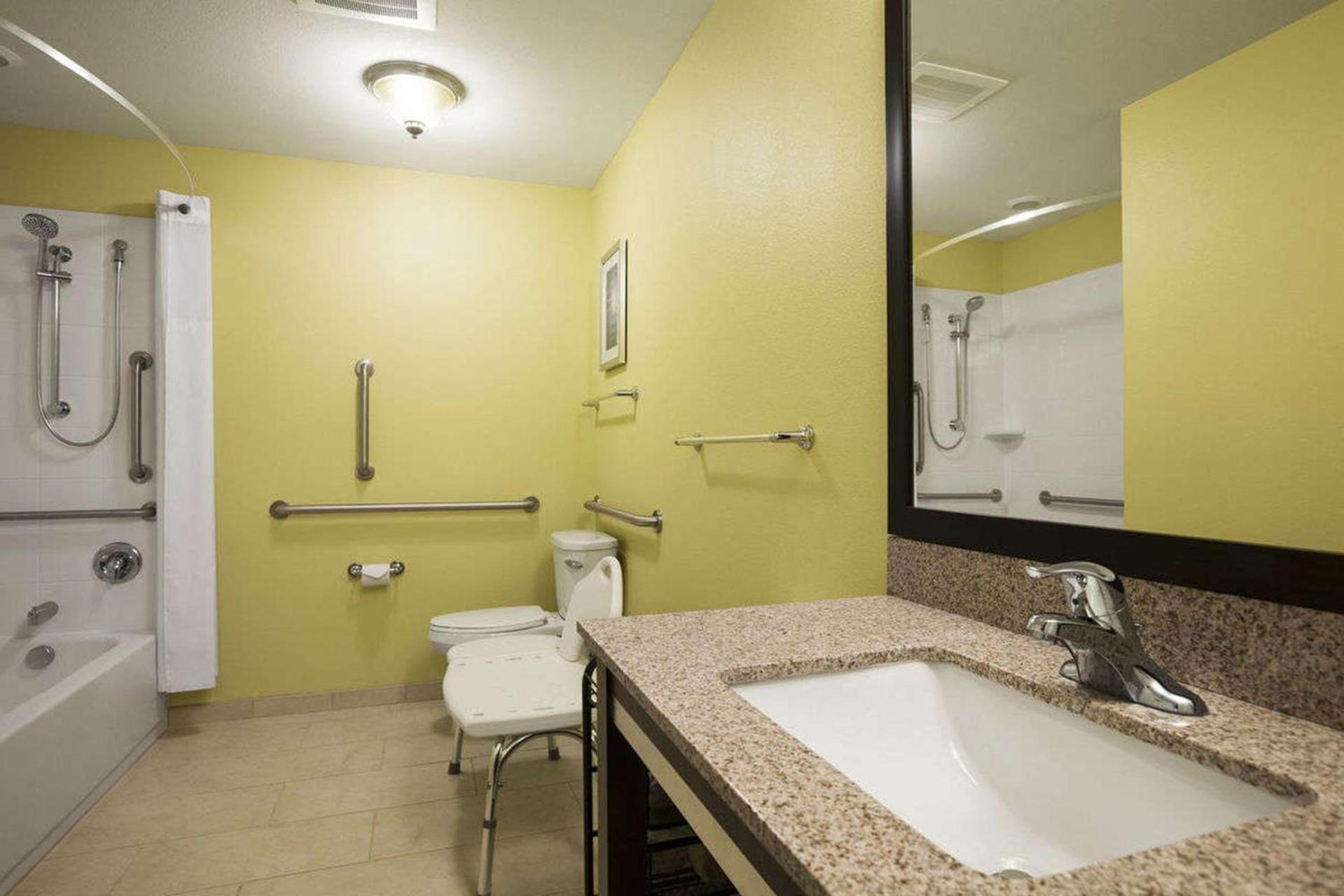 Sleep Inn & Suites Altoona North photo 50