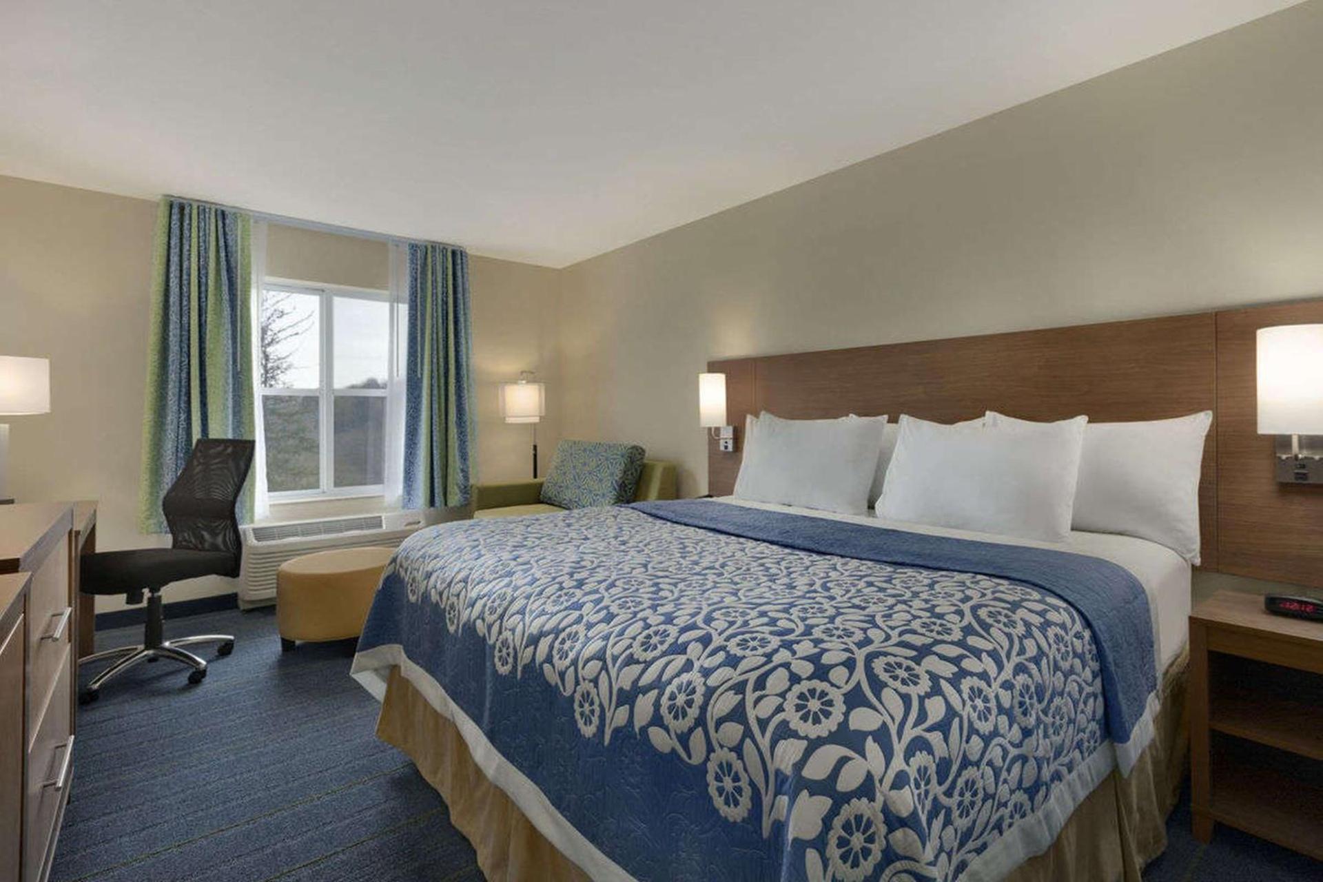 Sleep Inn & Suites Altoona North photo 61
