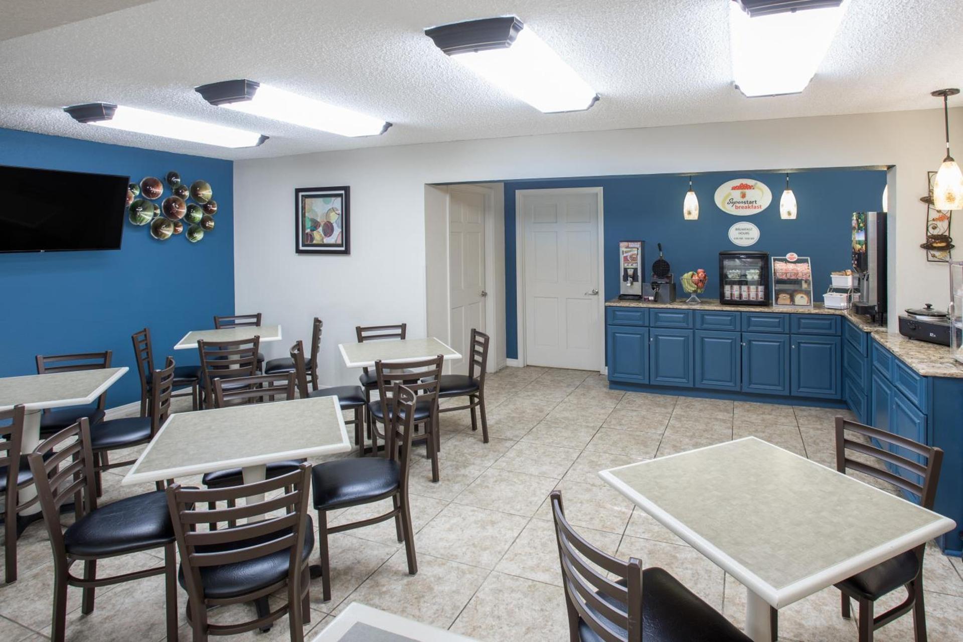 Super 8 by Wyndham Independence Kansas City photo 16
