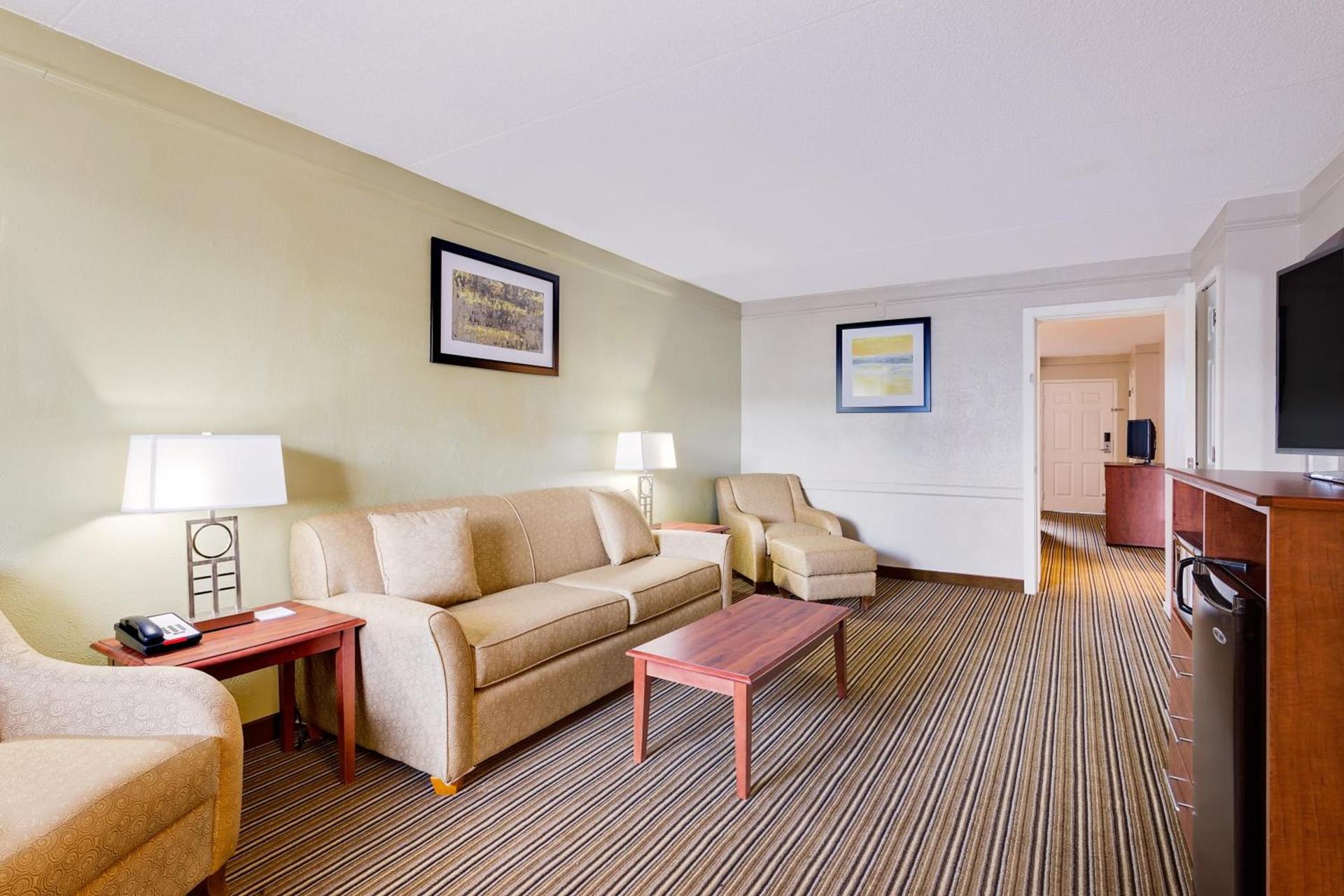 Baymont by Wyndham Jacksonville Orange Park photo 6