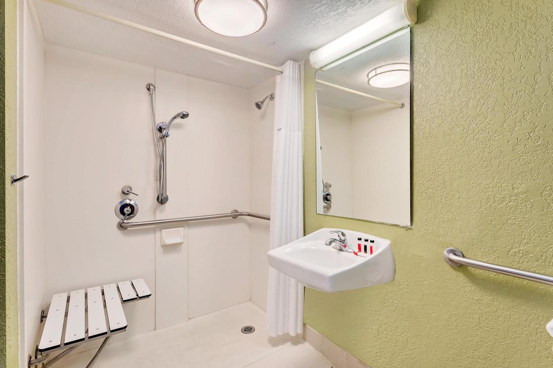 Baymont by Wyndham Jacksonville Orange Park photo 4
