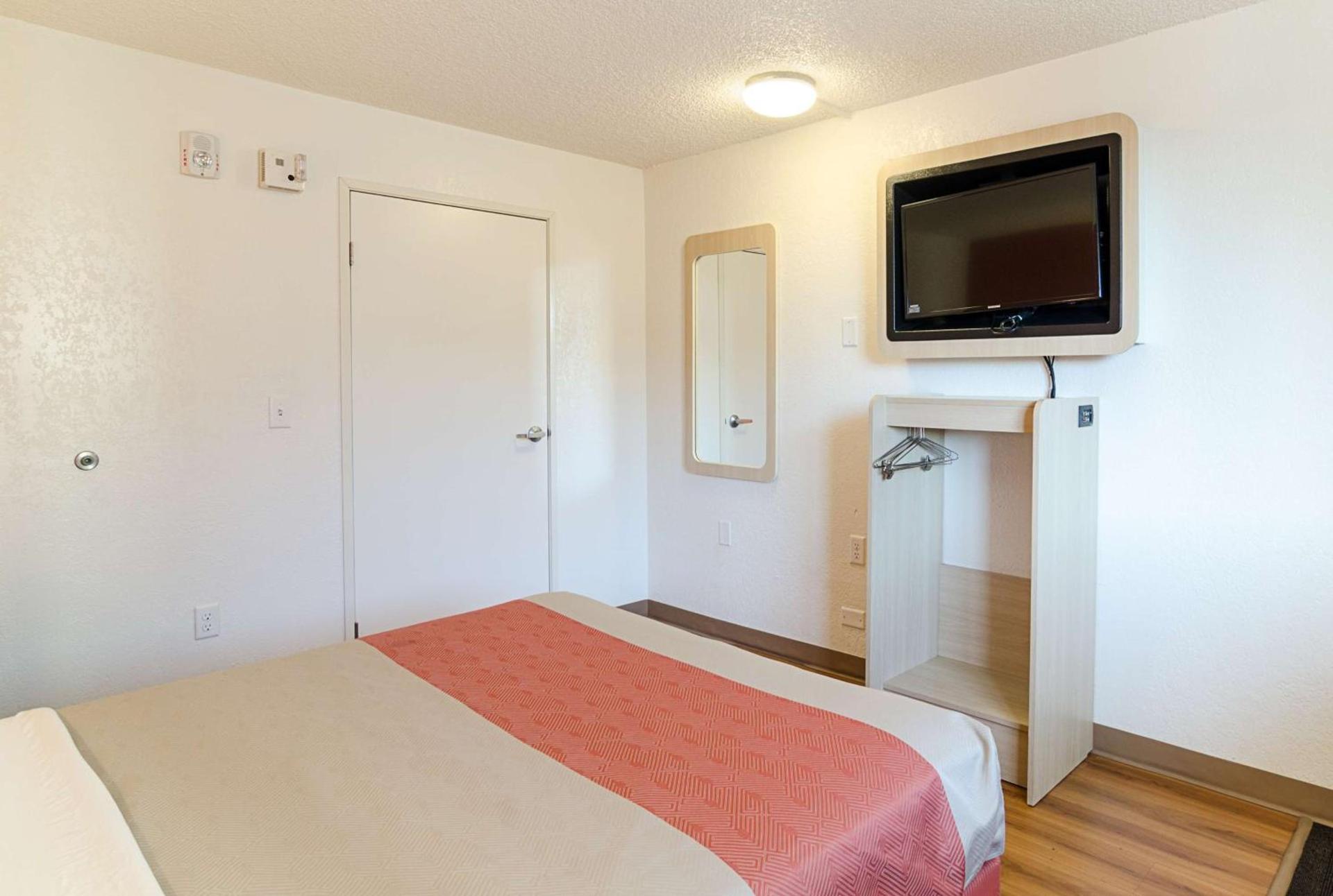 Motel 6- Denver, CO Downtown photo 35