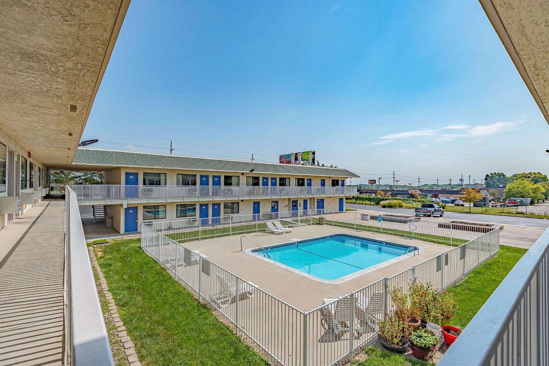 Motel 6 Kansas City, MO - Airport photo 15