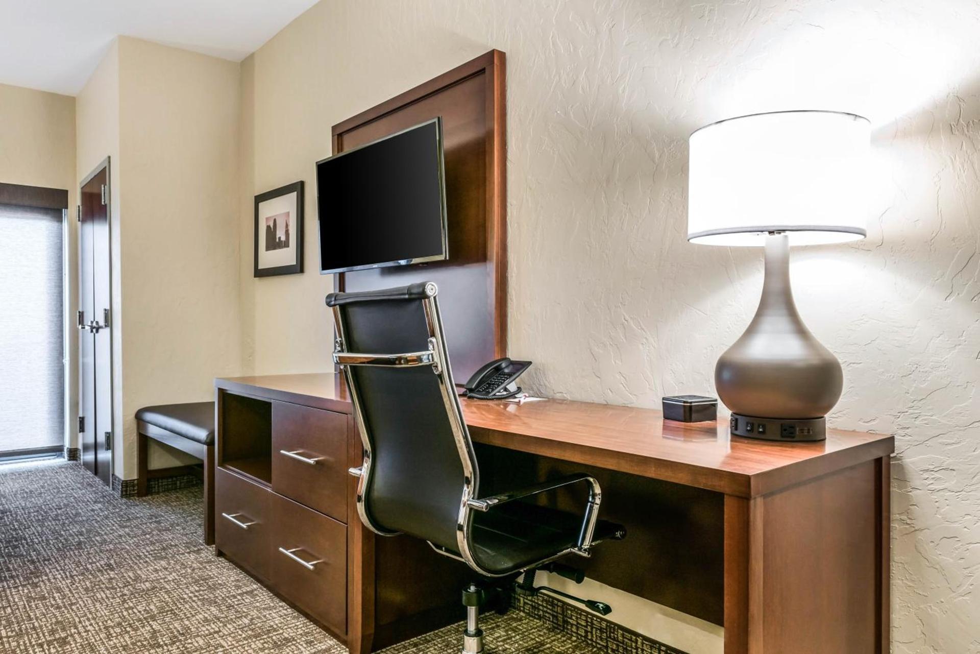 Comfort Suites Florence - Cincinnati South photo 33