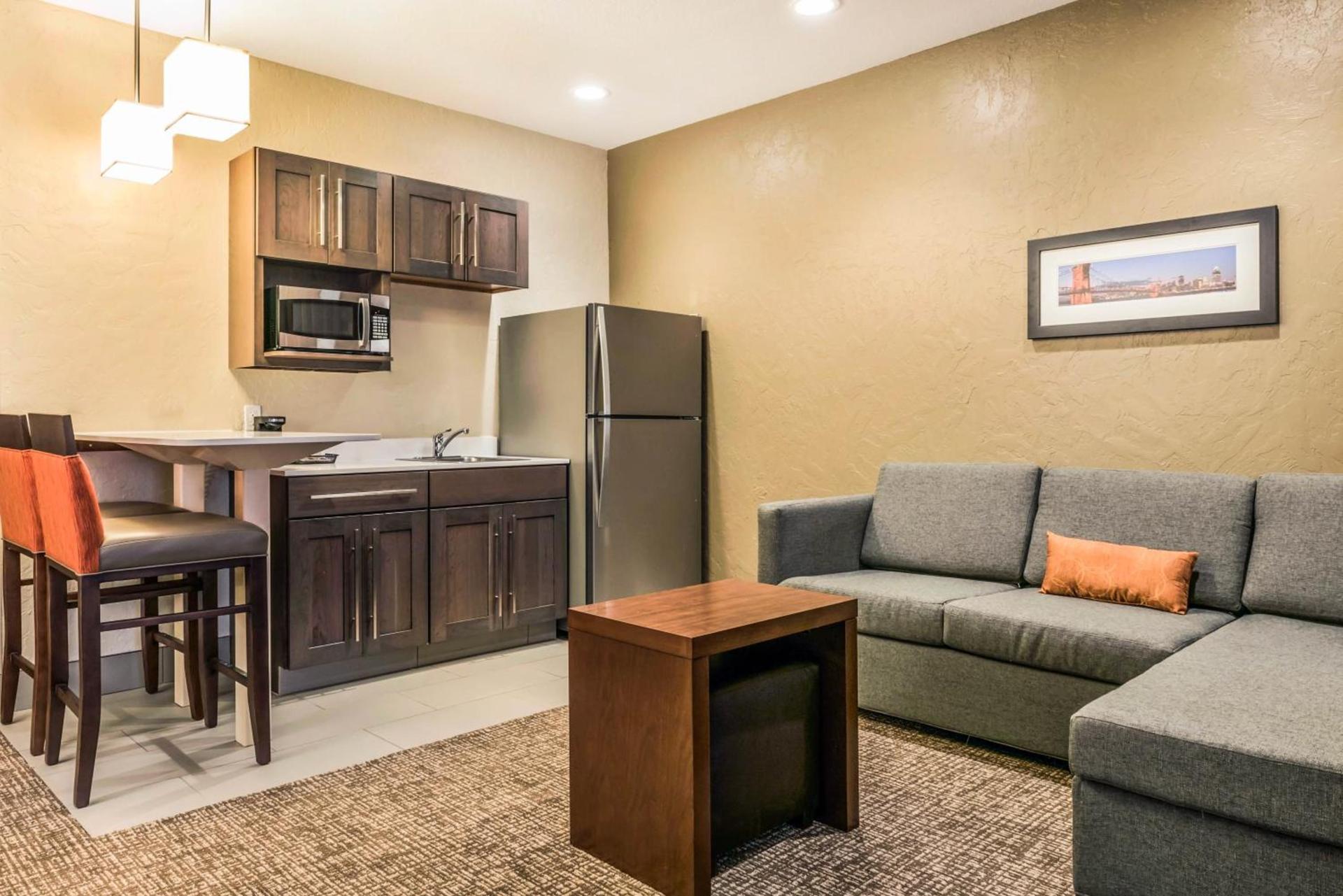 Comfort Suites Florence - Cincinnati South photo 17