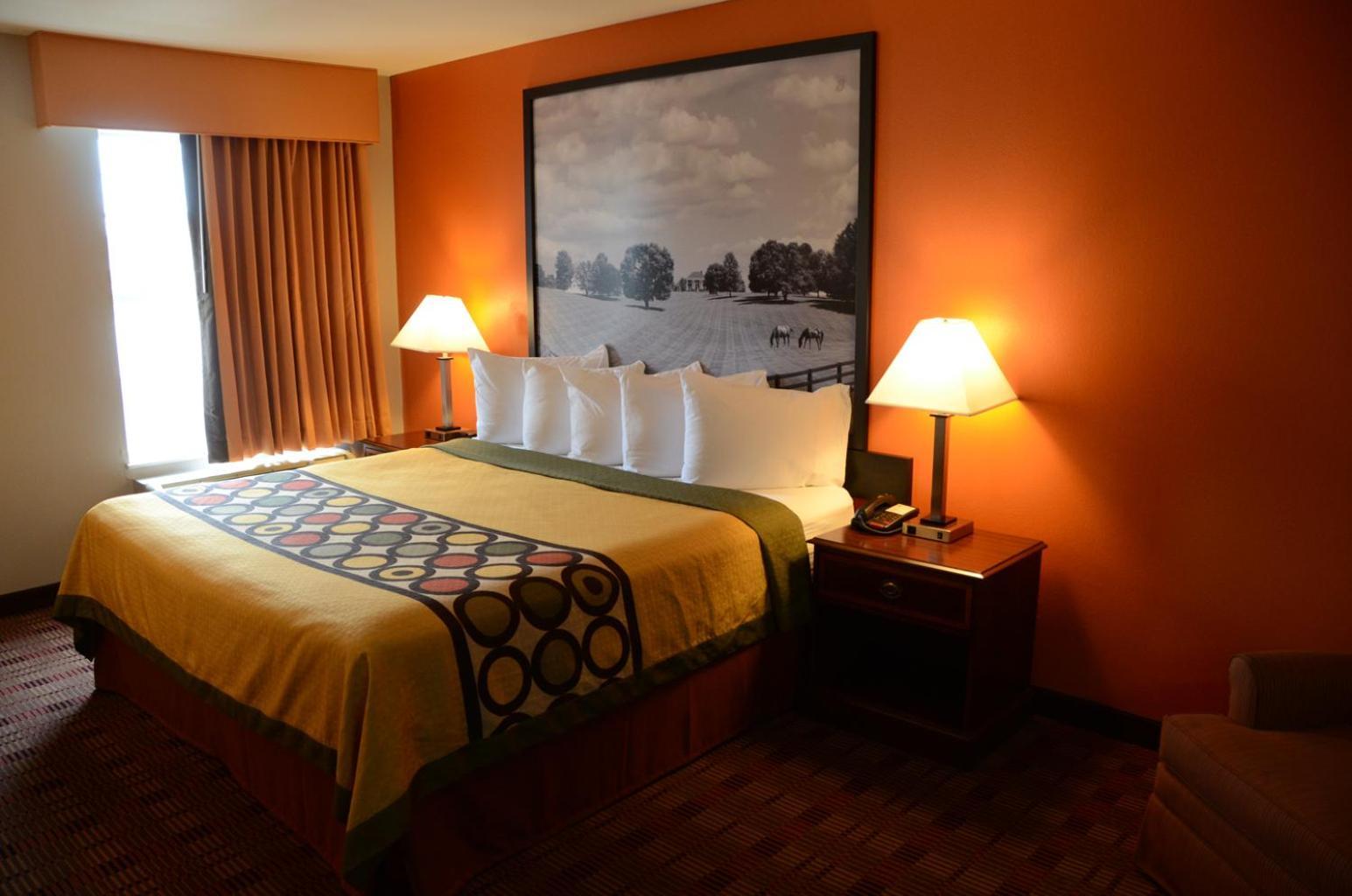 Super 8 by Wyndham Louisville/Expo Center photo 22