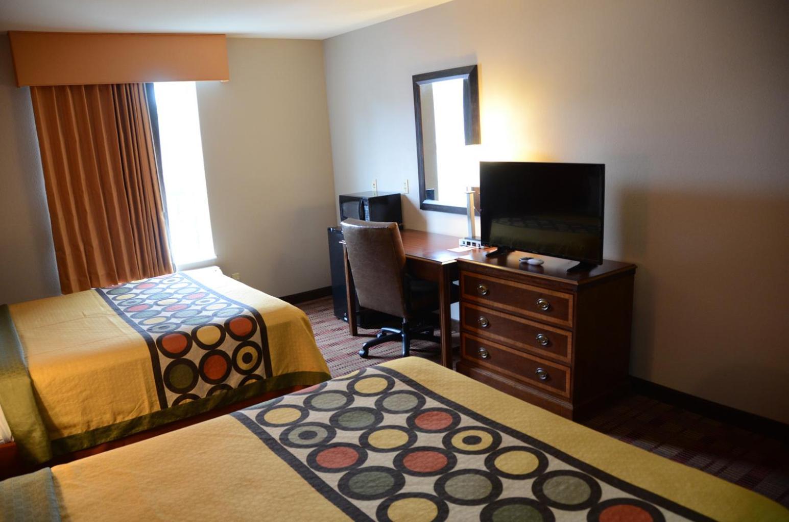 Super 8 by Wyndham Louisville/Expo Center photo 21