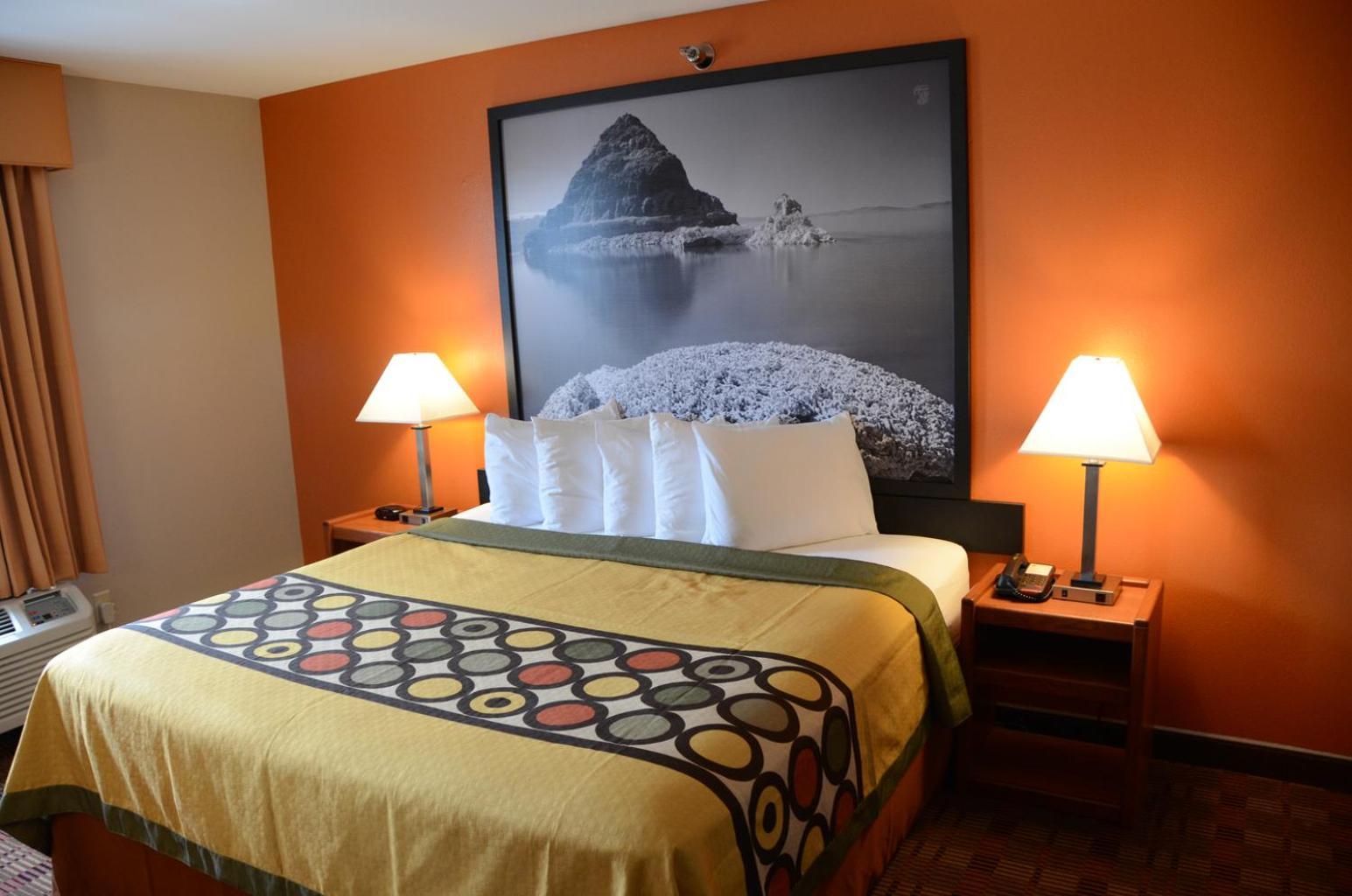 Super 8 by Wyndham Louisville/Expo Center photo 15