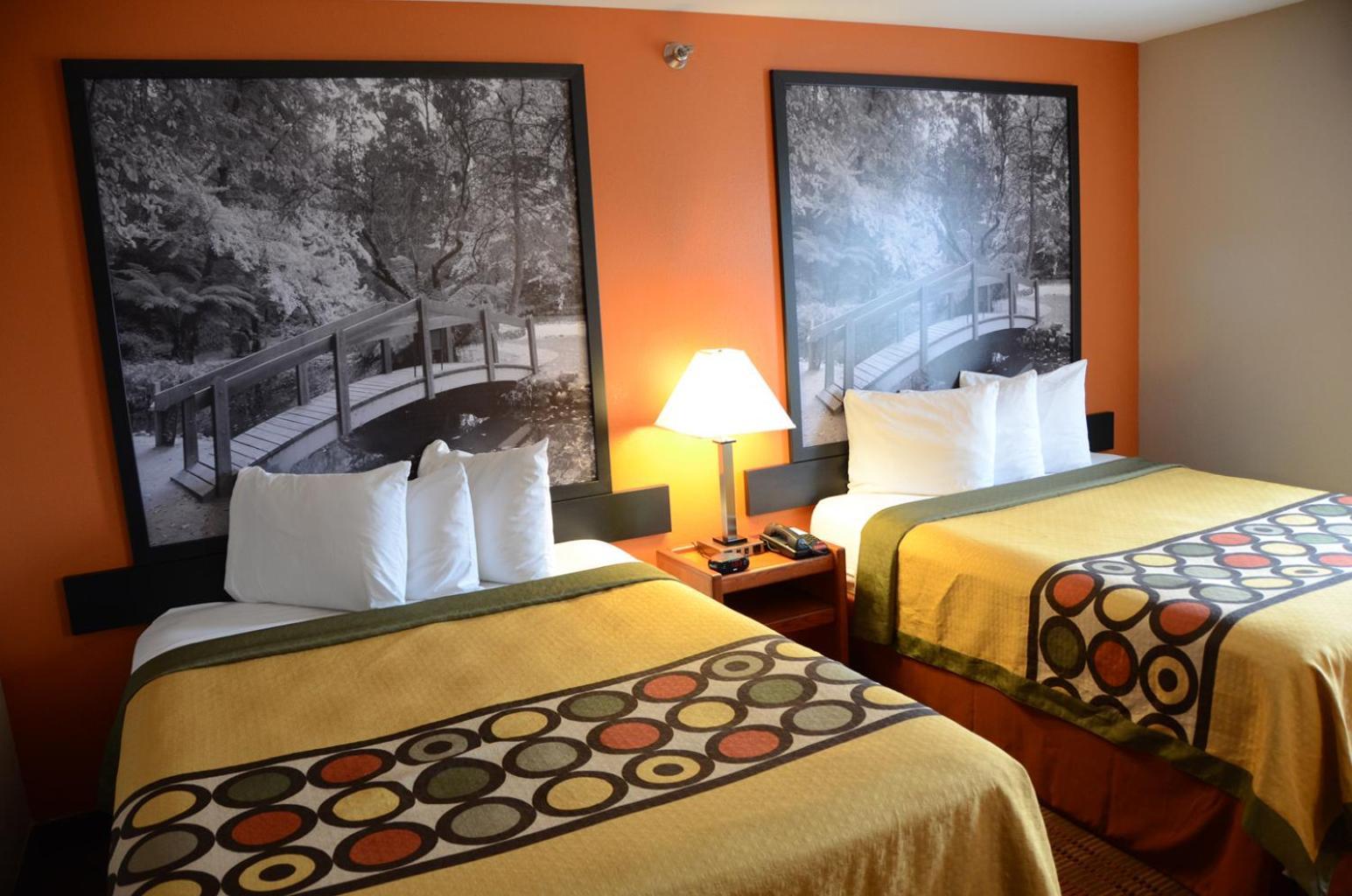 Super 8 by Wyndham Louisville/Expo Center photo 16