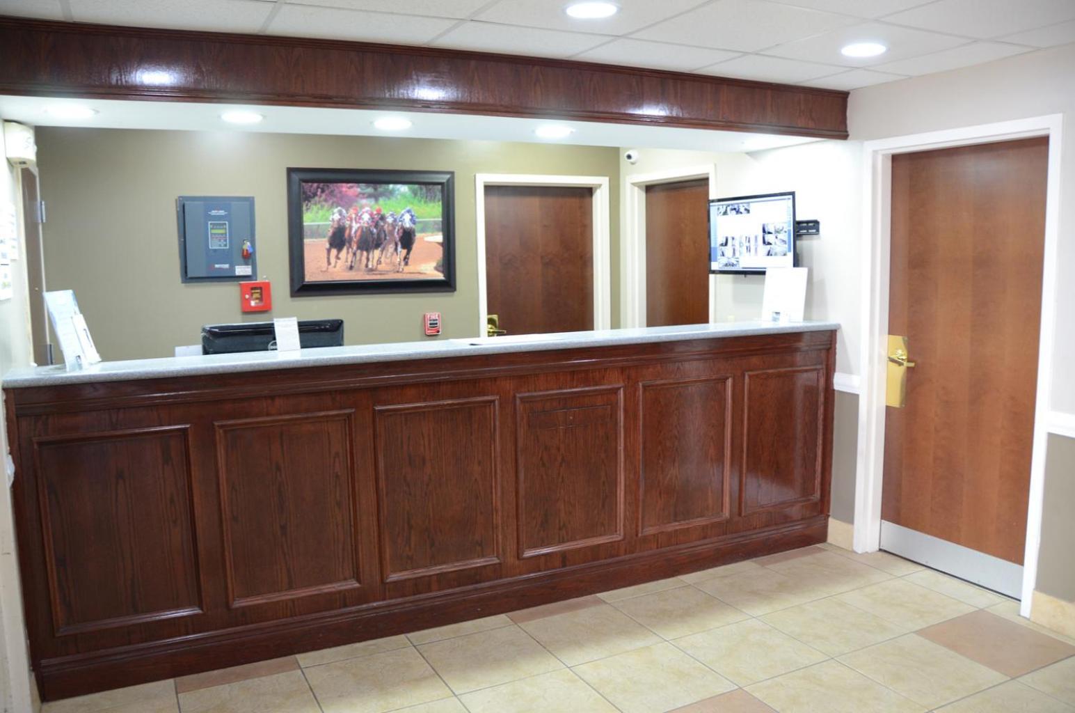 Super 8 by Wyndham Louisville/Expo Center photo 11