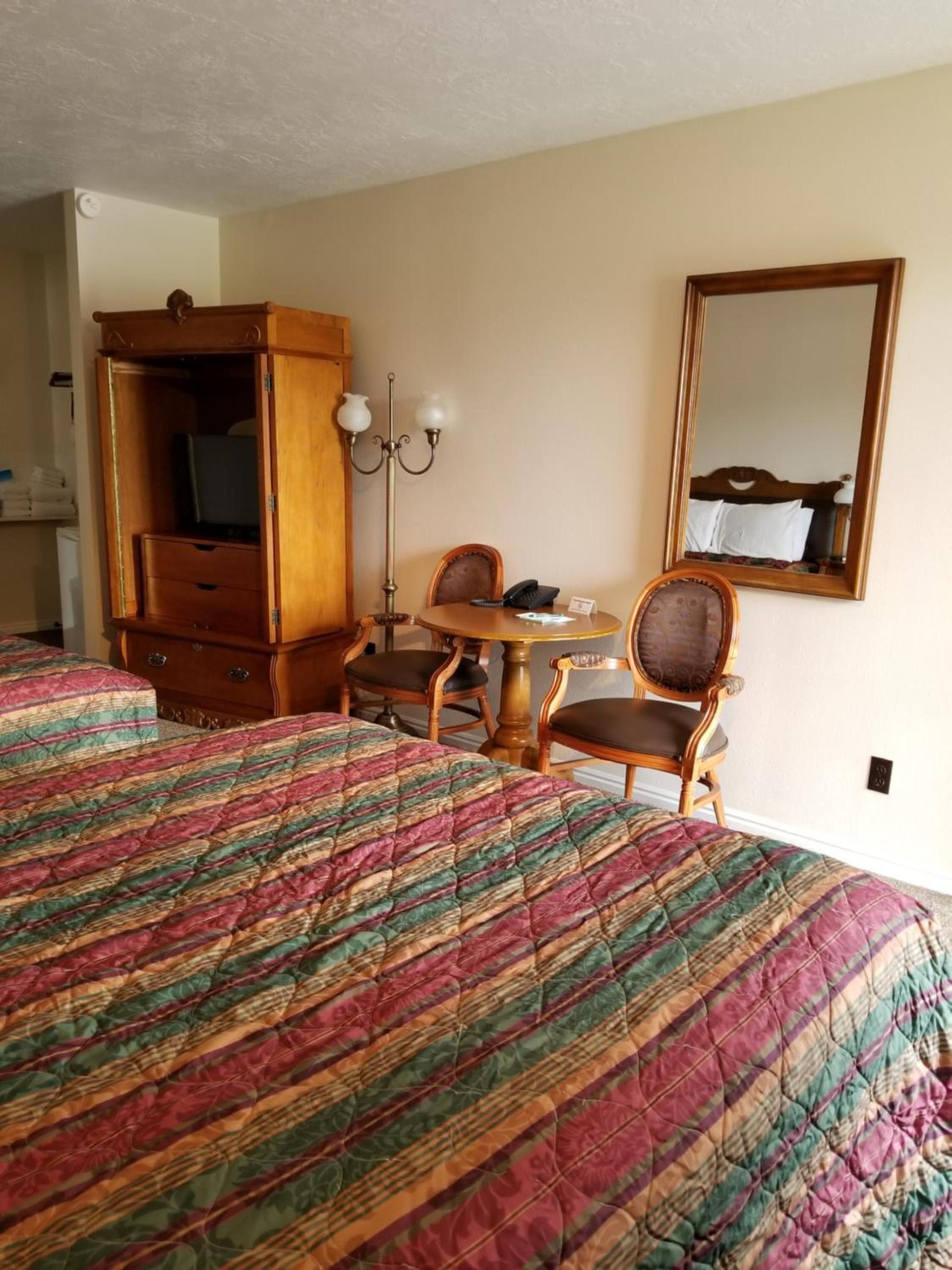 Plaza Motel photo 7
