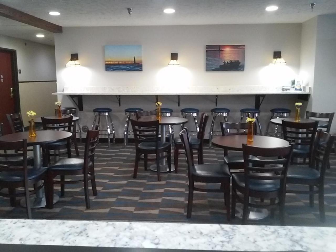 Microtel Inn and Suites Manistee photo 10
