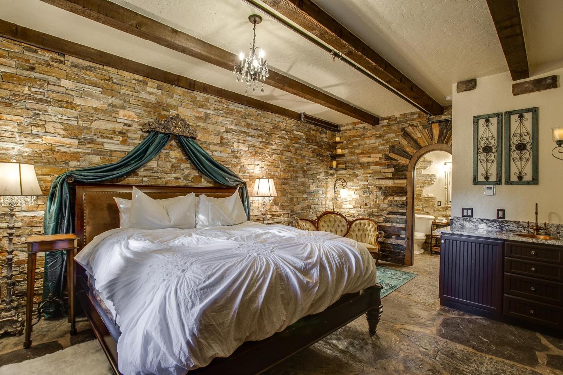 Storybook Riverside Inn photo 11