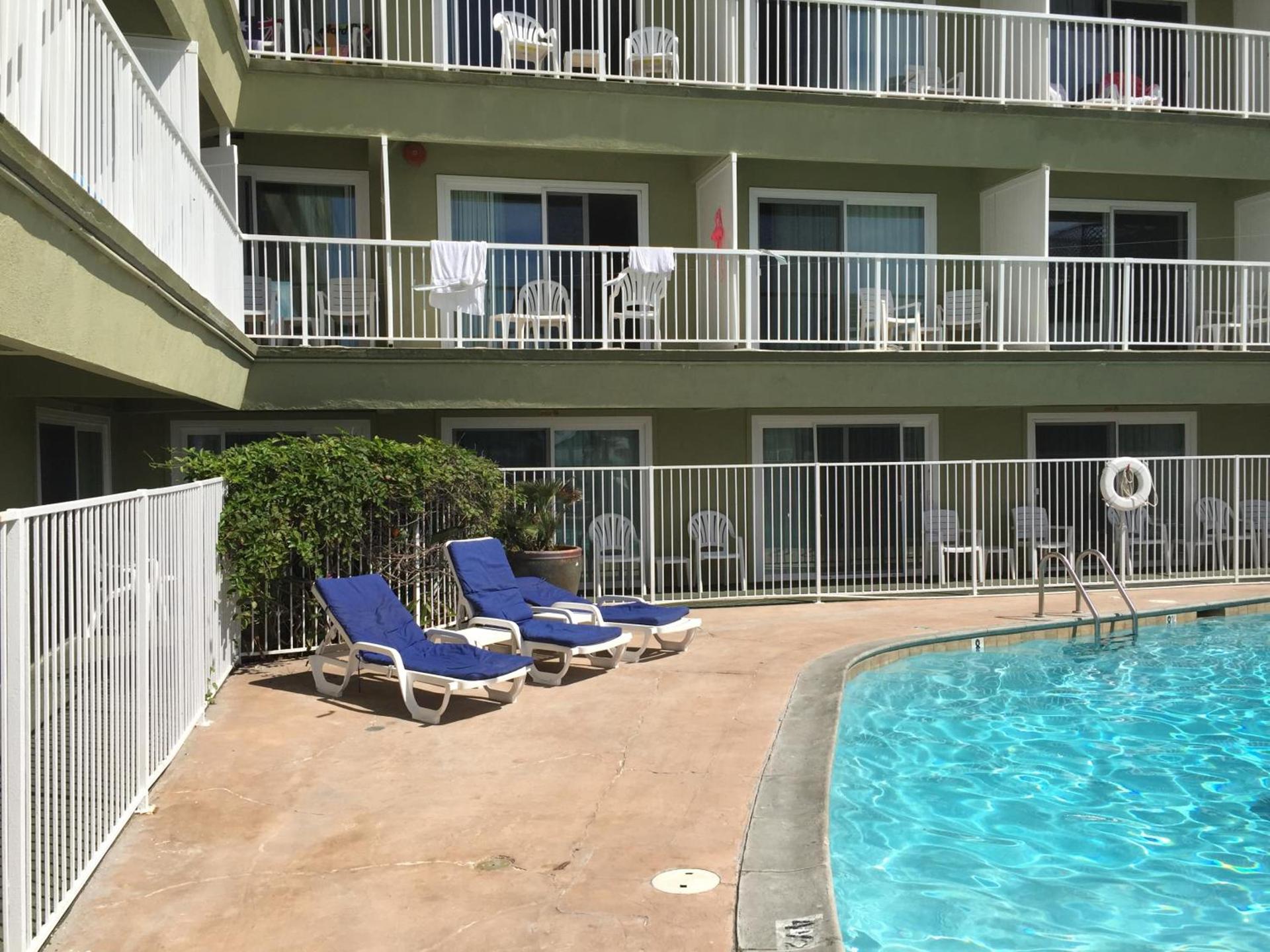 Surfer Beach Hotel photo 7
