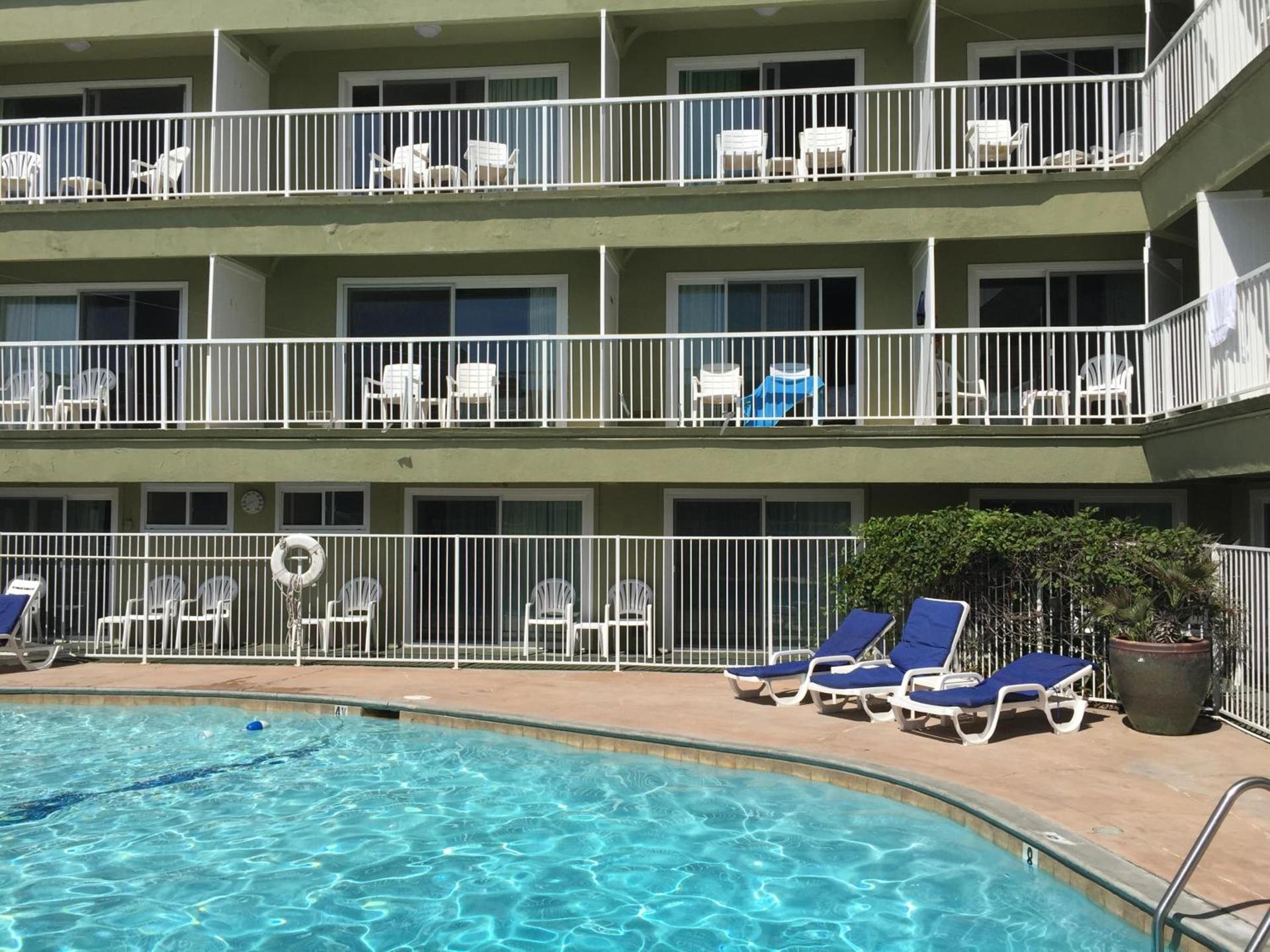 Surfer Beach Hotel photo 4