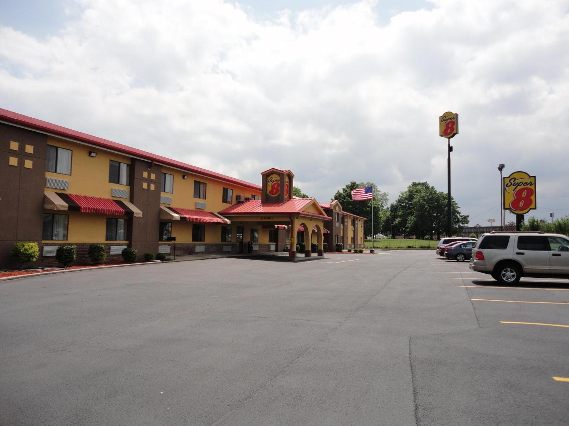 Super 8 South by Wyndham photo 31