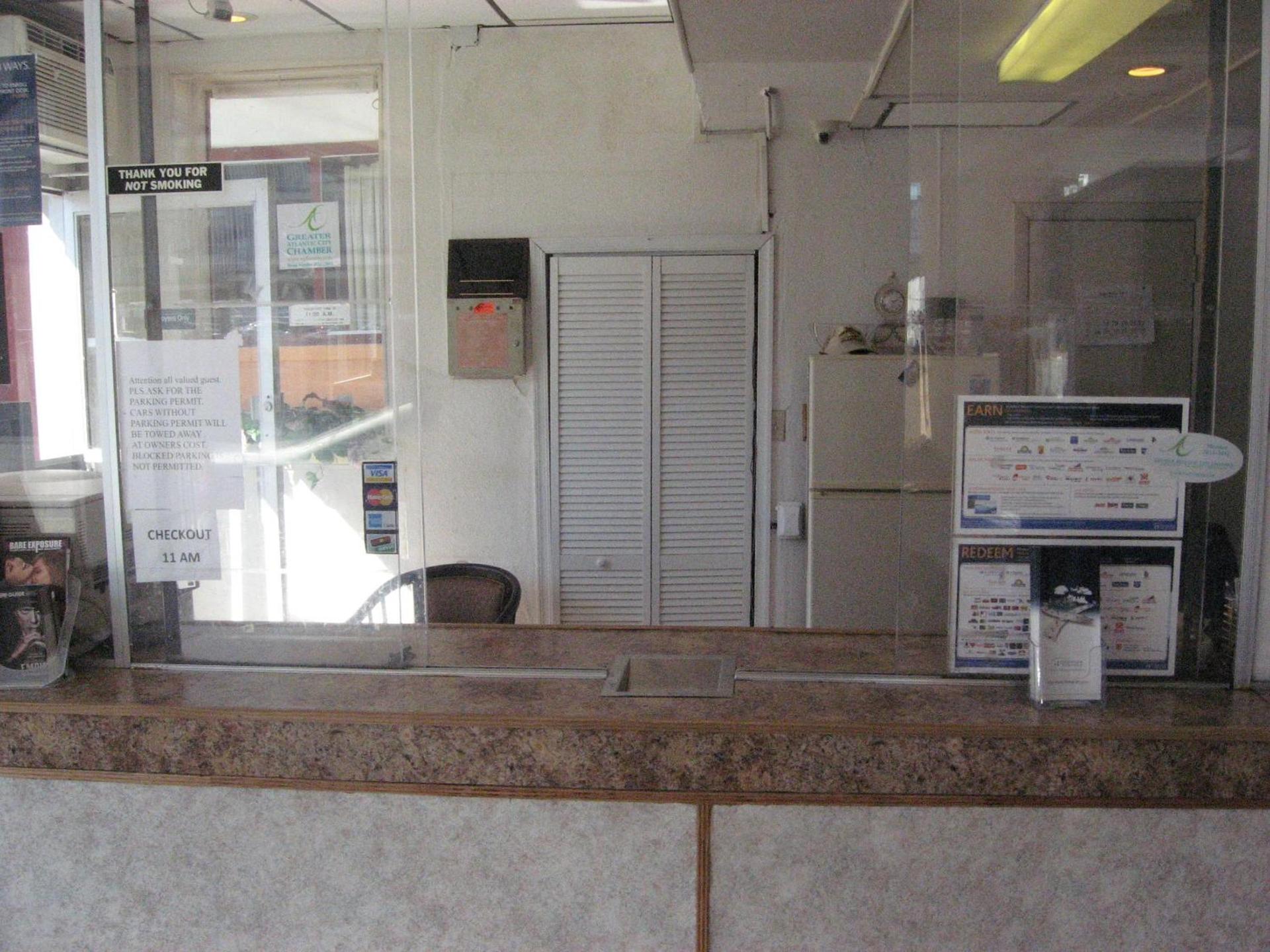 Atlantic Motor Inn Near Boardwalk photo 12