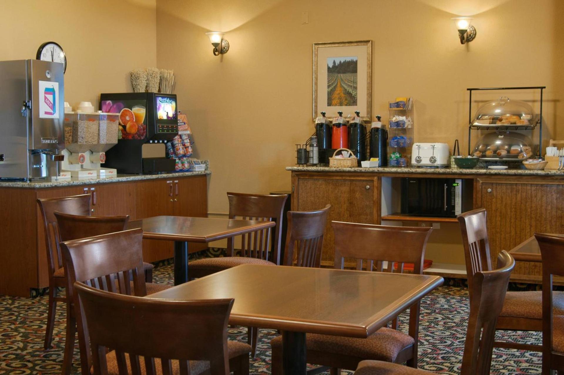 Red Lion Inn & Suites McMinnville photo 21