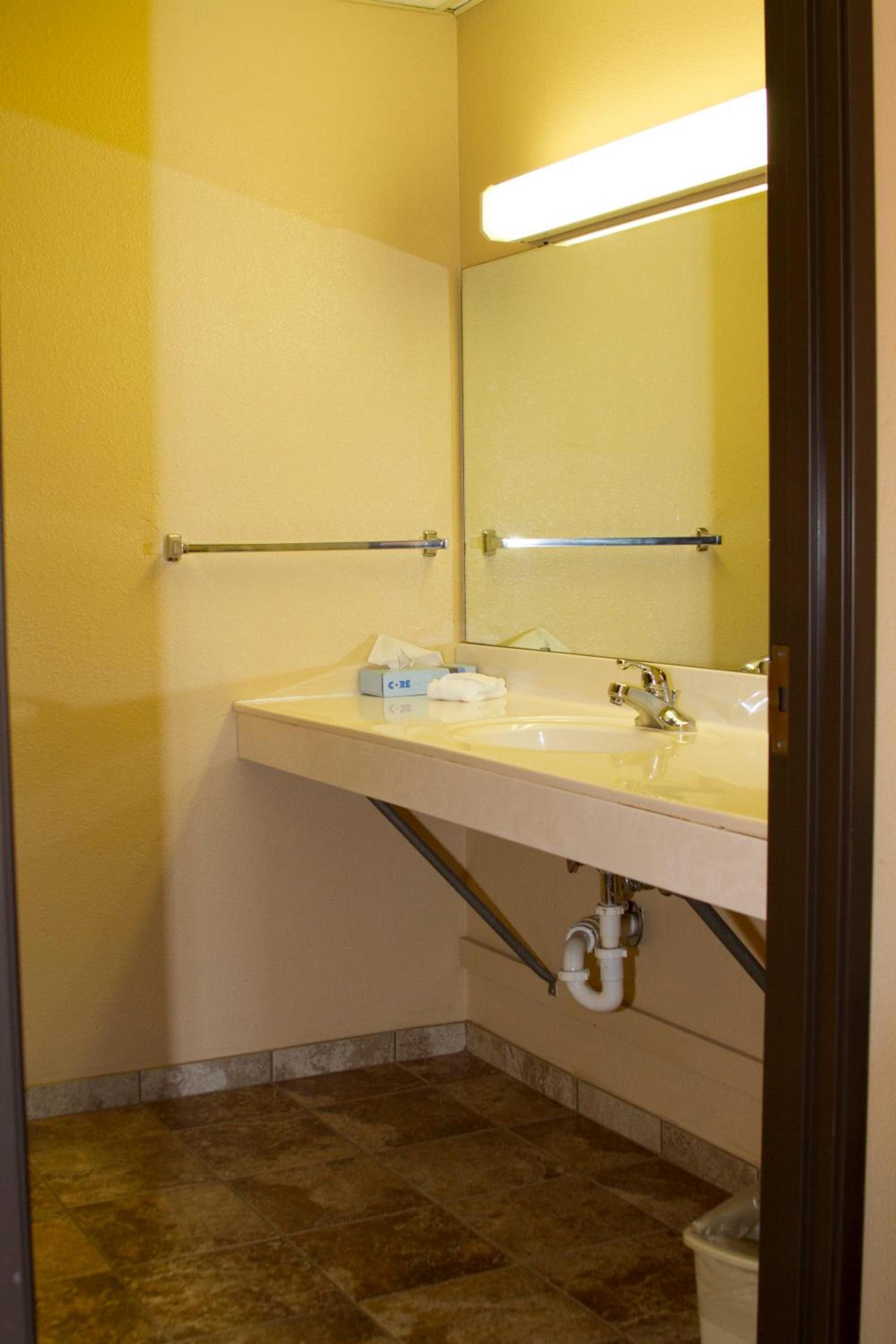 Cottonwood Inn & Suites photo 3
