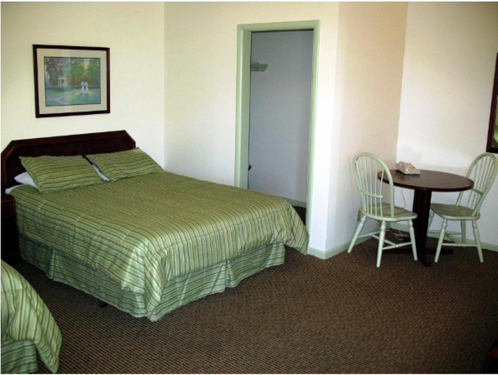 Golden West Motel photo 11