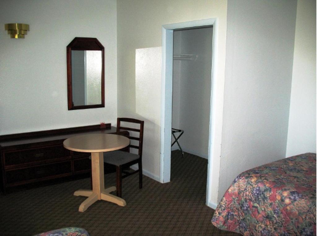 Golden West Motel photo 13