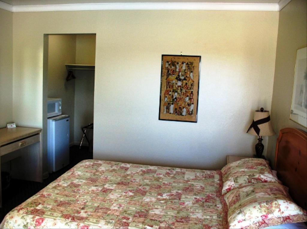 Golden West Motel photo 18