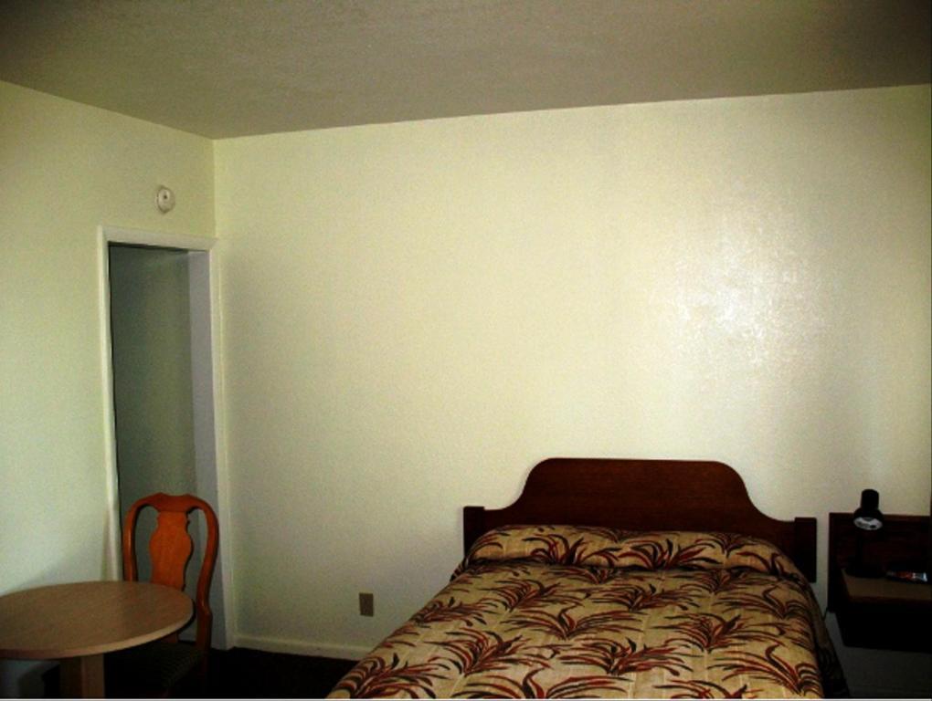 Golden West Motel photo 21