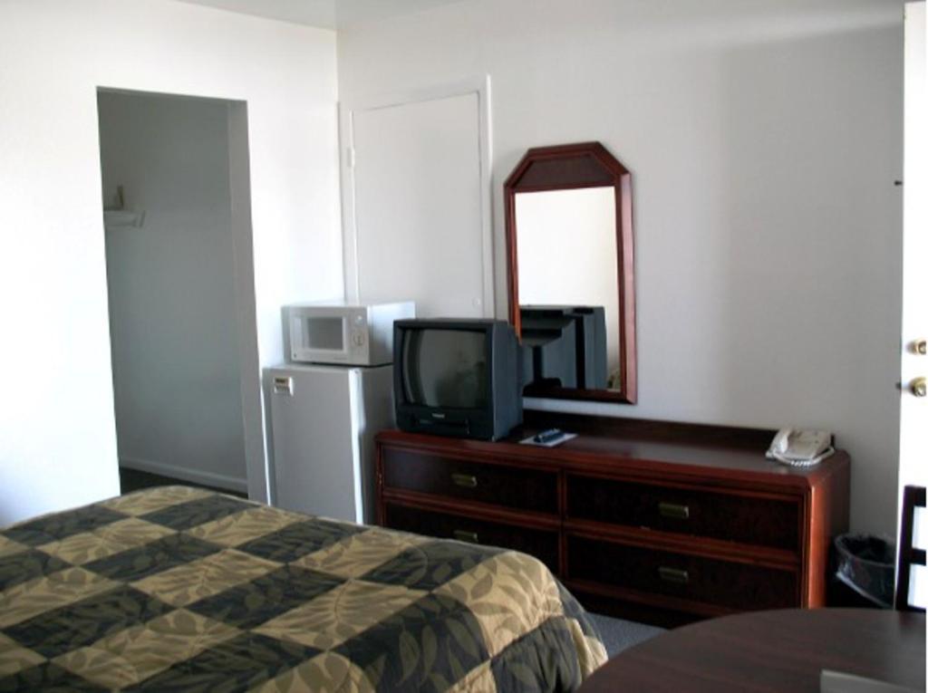 Golden West Motel photo 26