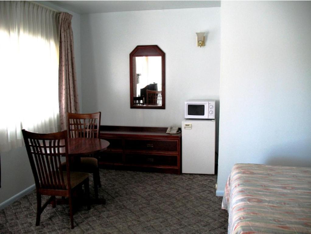 Golden West Motel photo 27