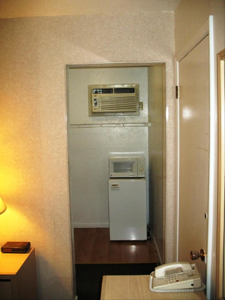 Golden West Motel photo 29