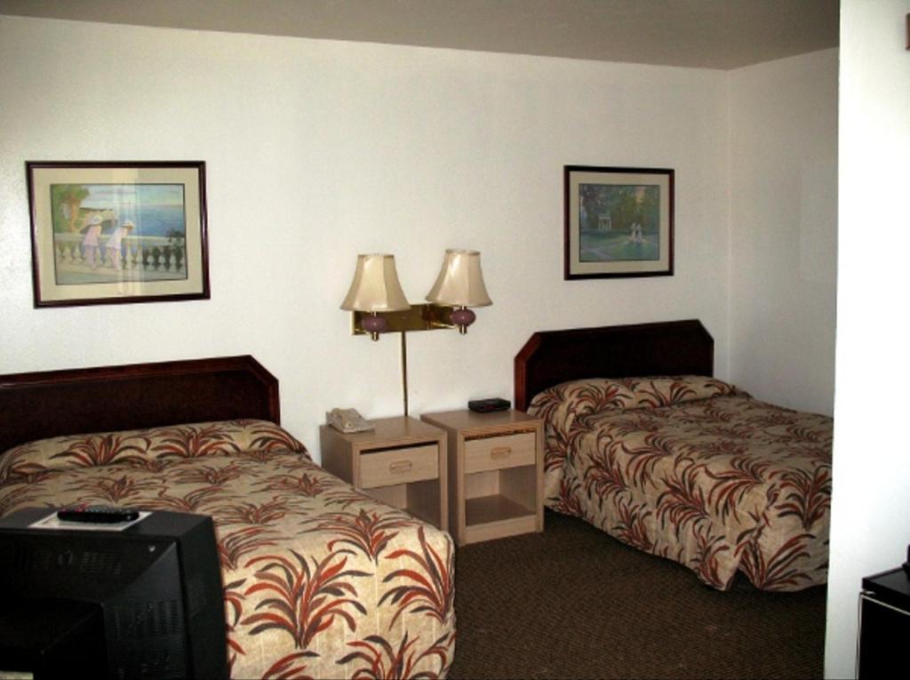 Golden West Motel photo 30