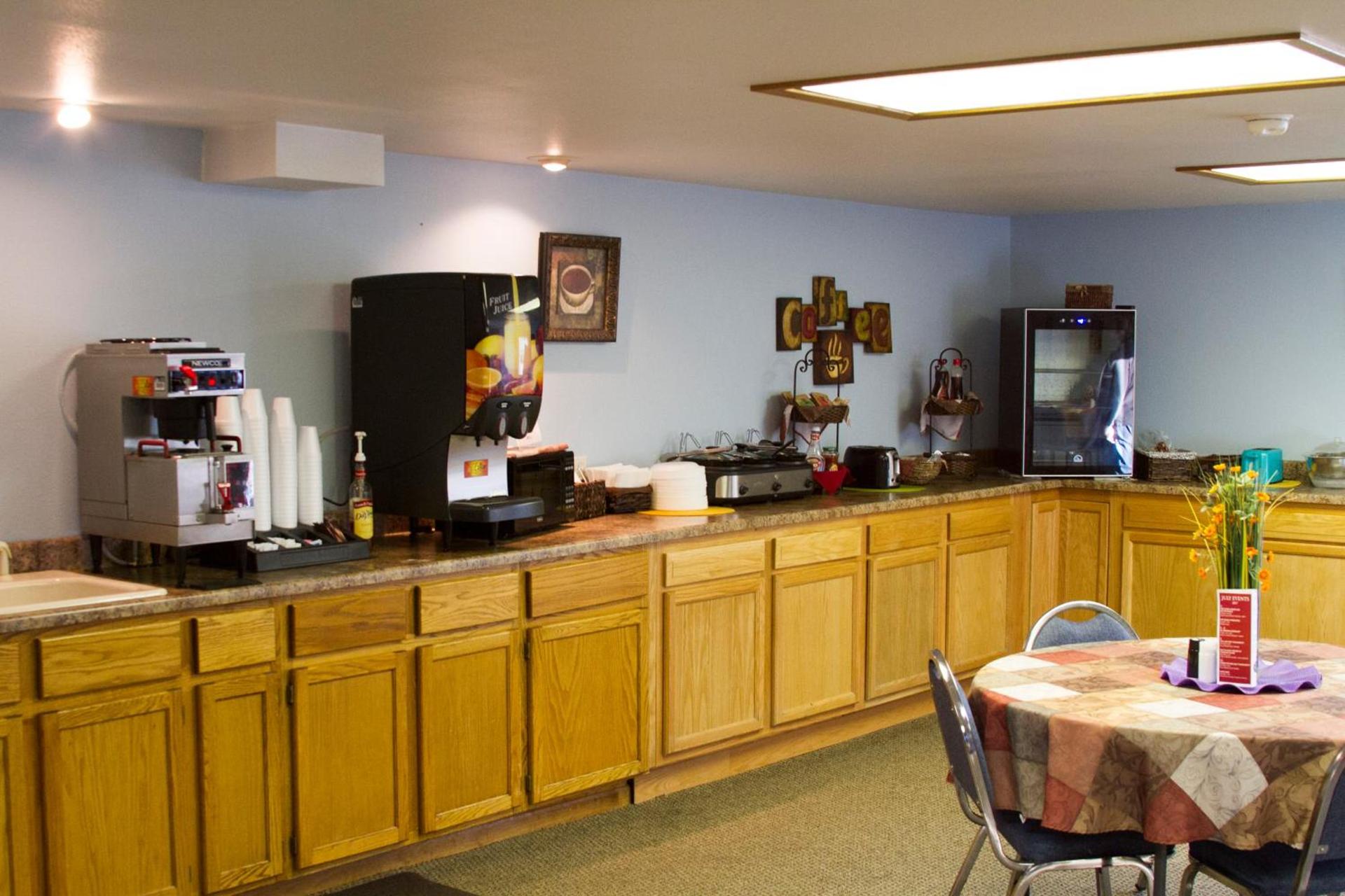 Cottonwood Inn & Suites photo 10