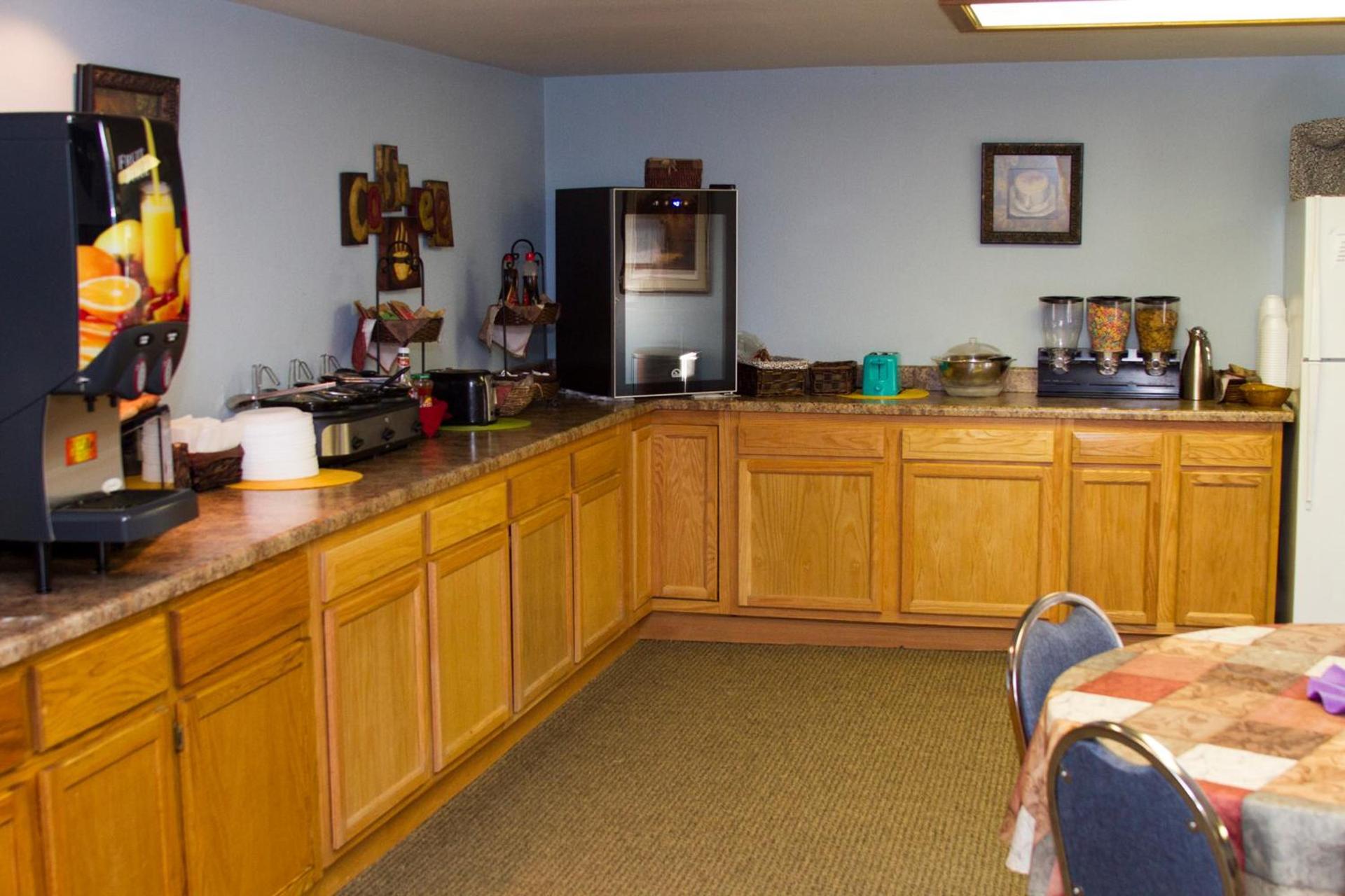 Cottonwood Inn & Suites photo 9
