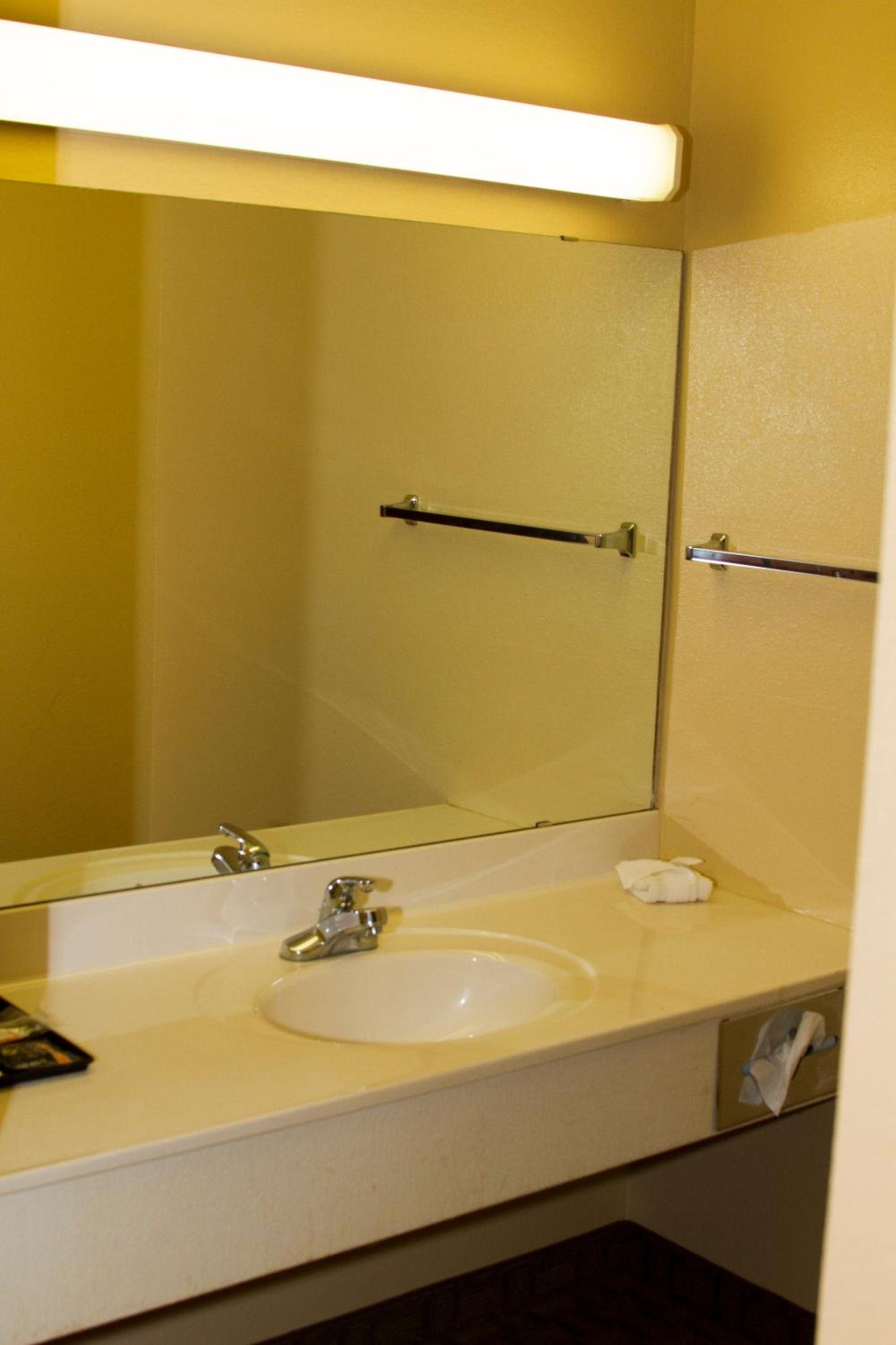 Cottonwood Inn & Suites photo 5