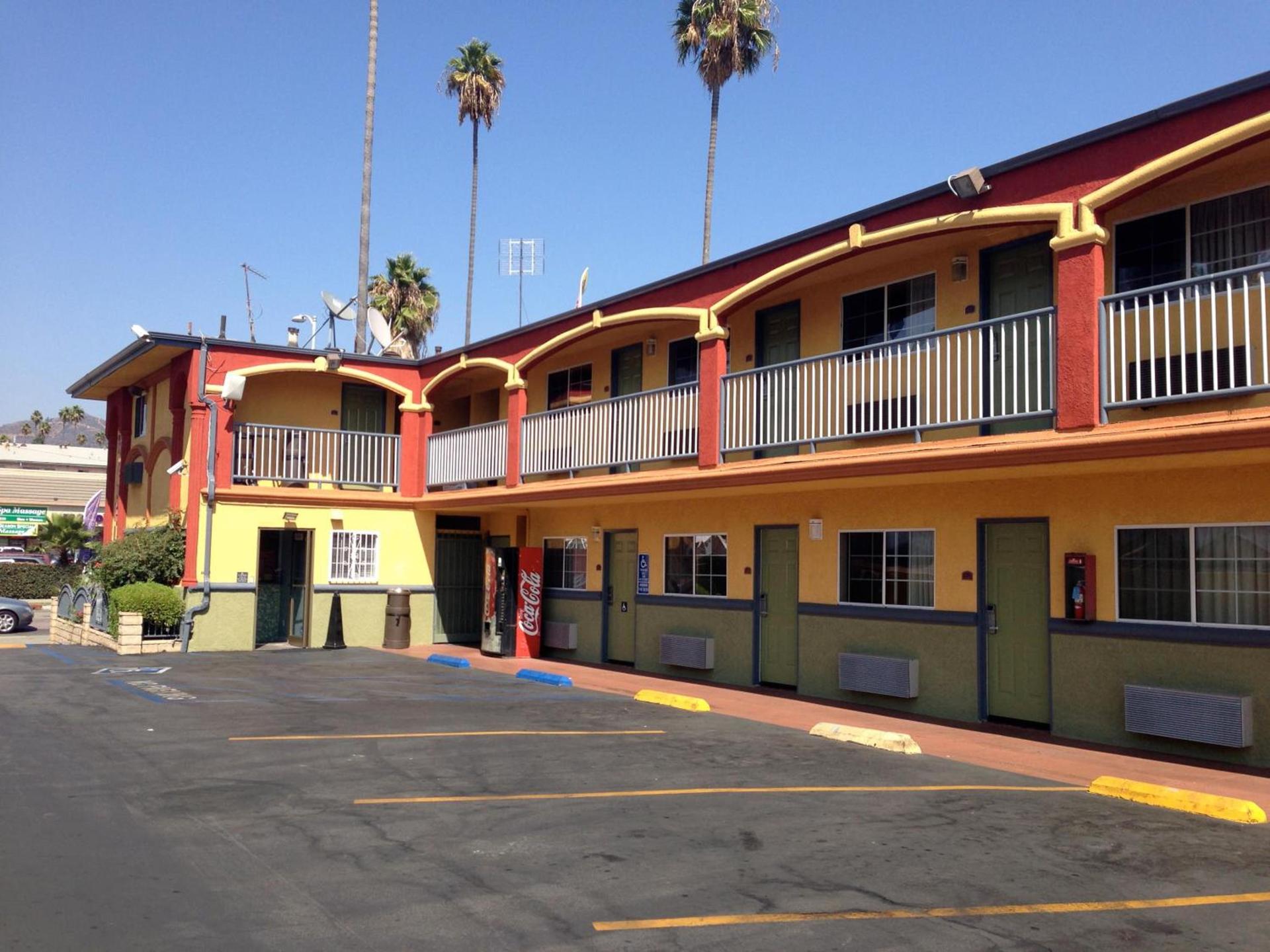 Economy Inn Hollywood photo 22