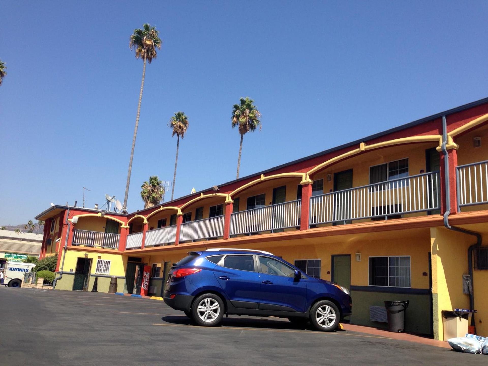 Economy Inn Hollywood photo 26