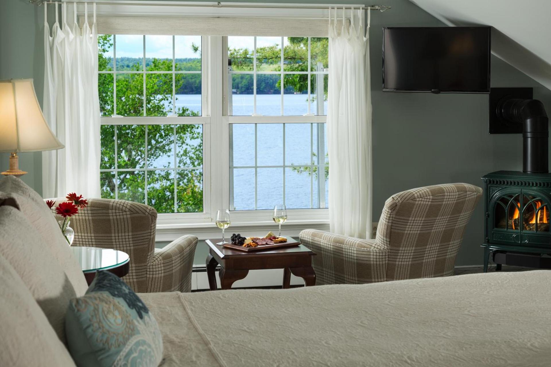 Wolf Cove Inn photo 9