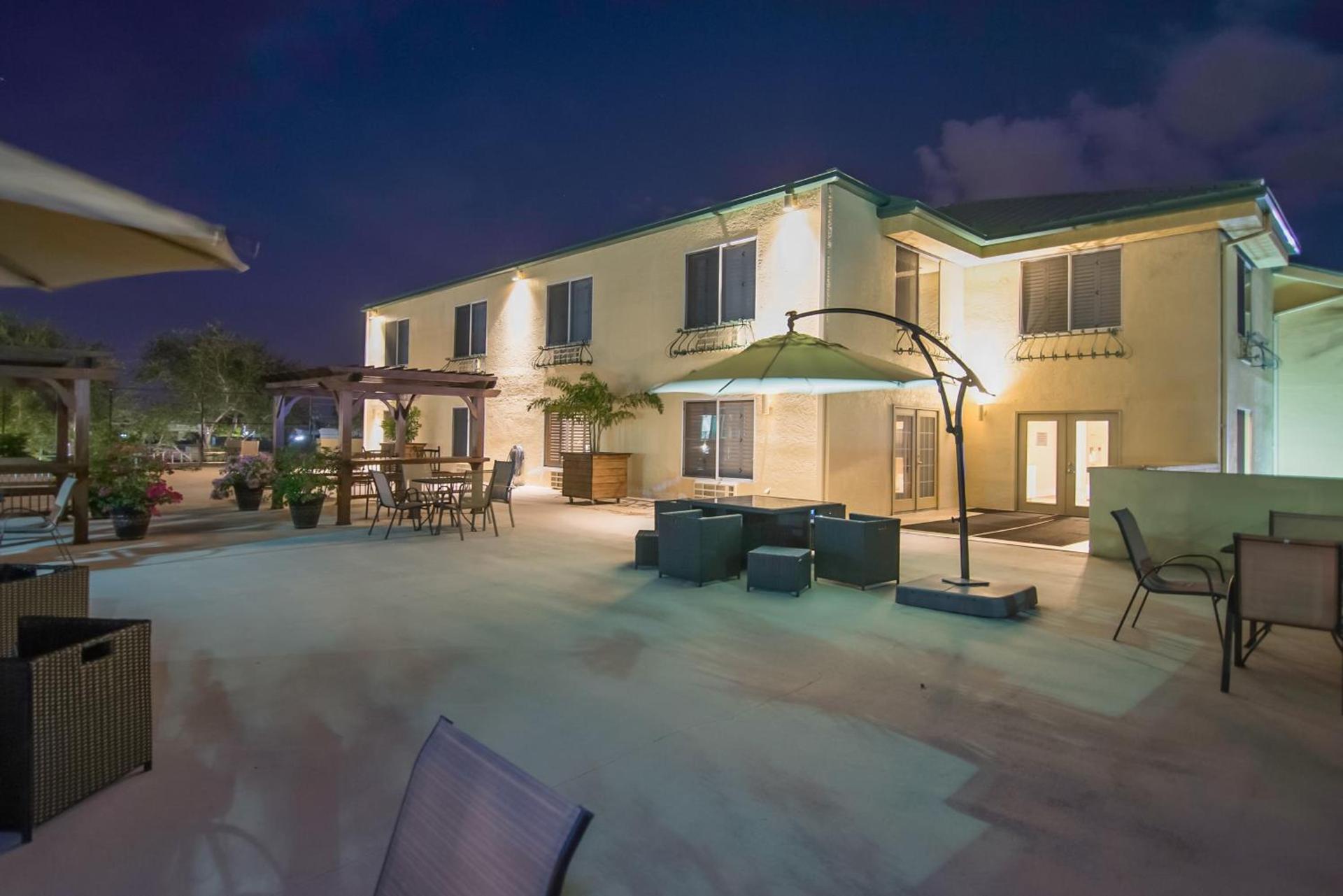 Naples Park Central Hotel photo 9