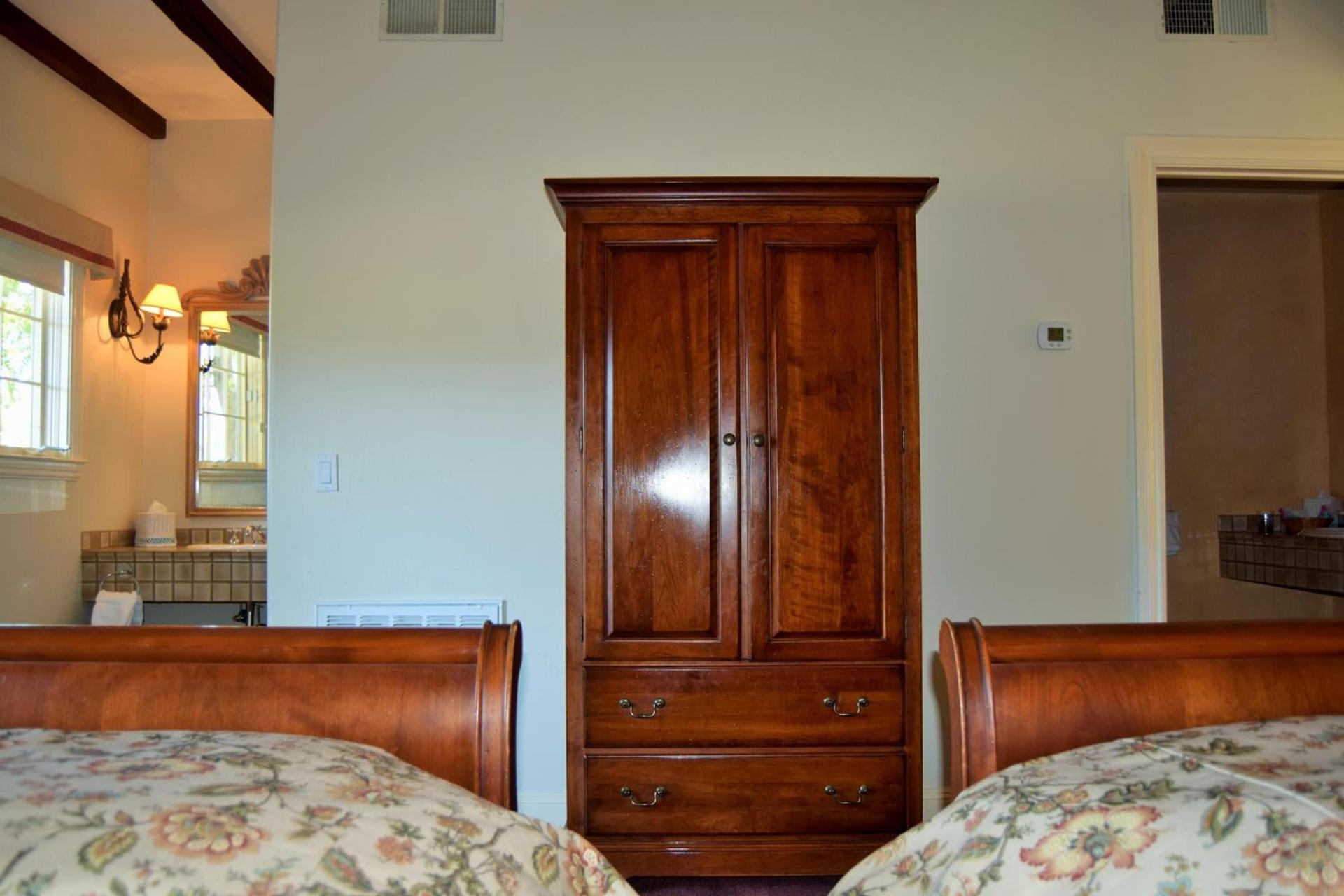 Vineyard Country Inn photo 12