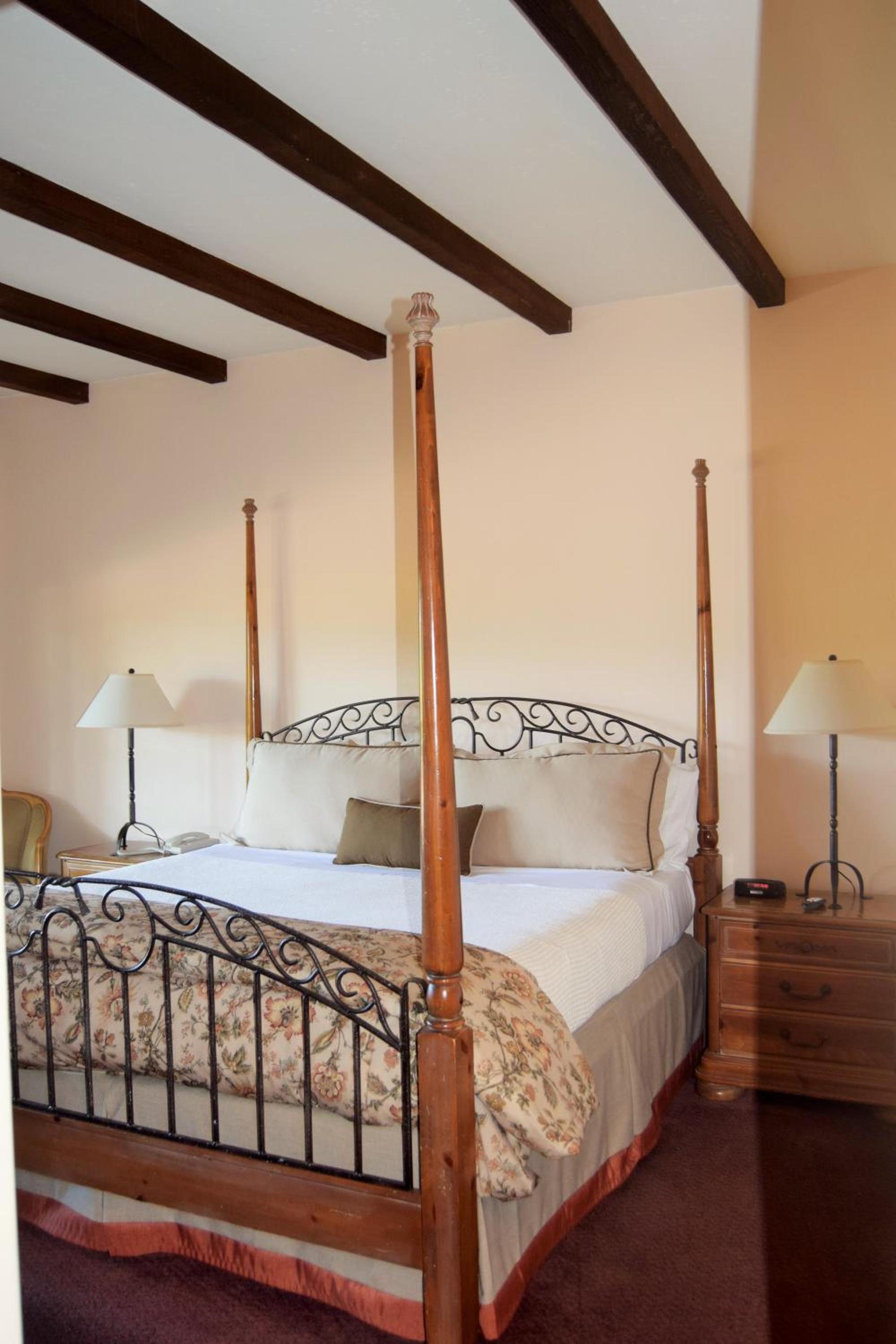Vineyard Country Inn photo 8