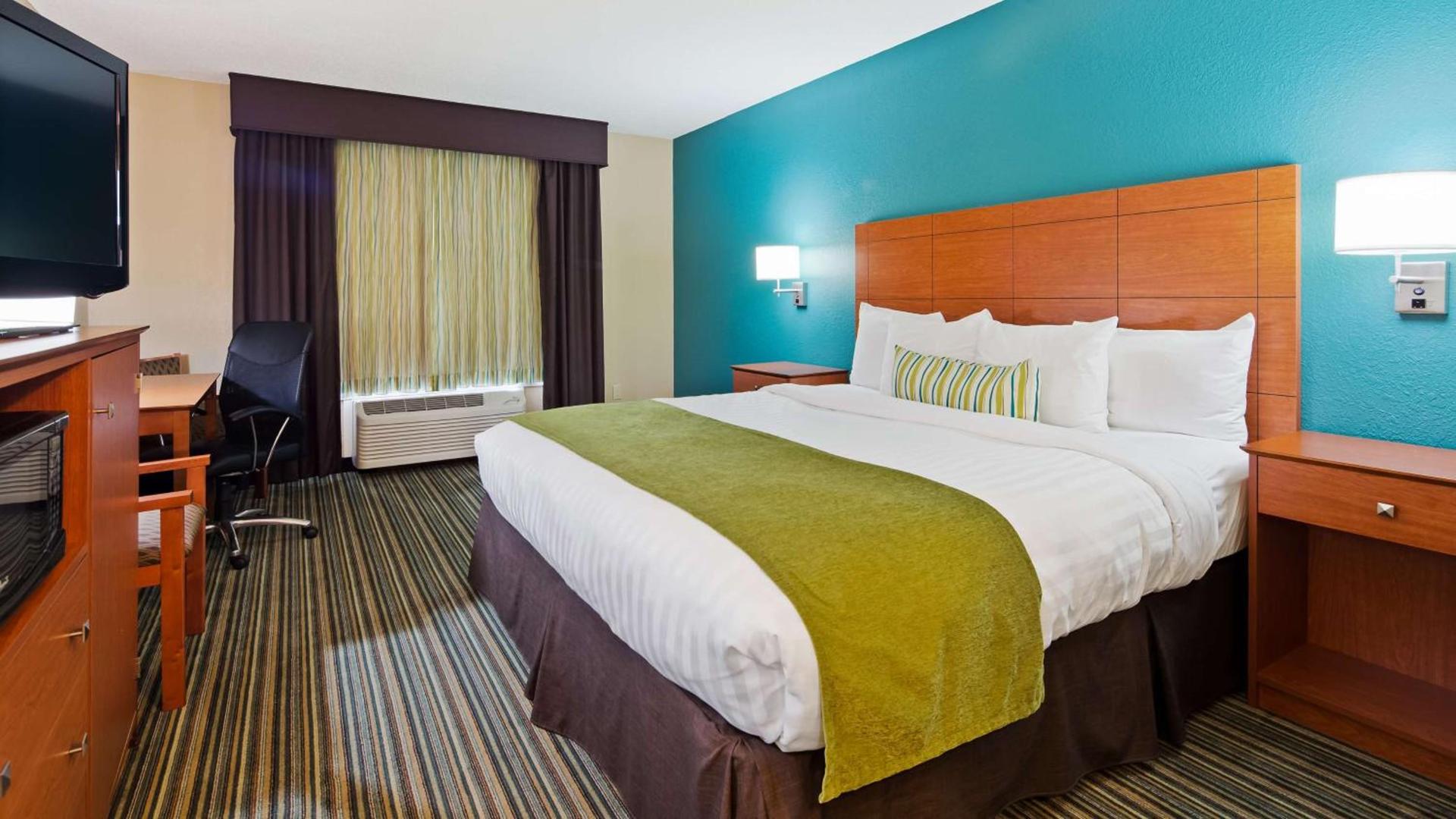 BEST WESTERN Plus Menomonie Inn & Suites photo 13