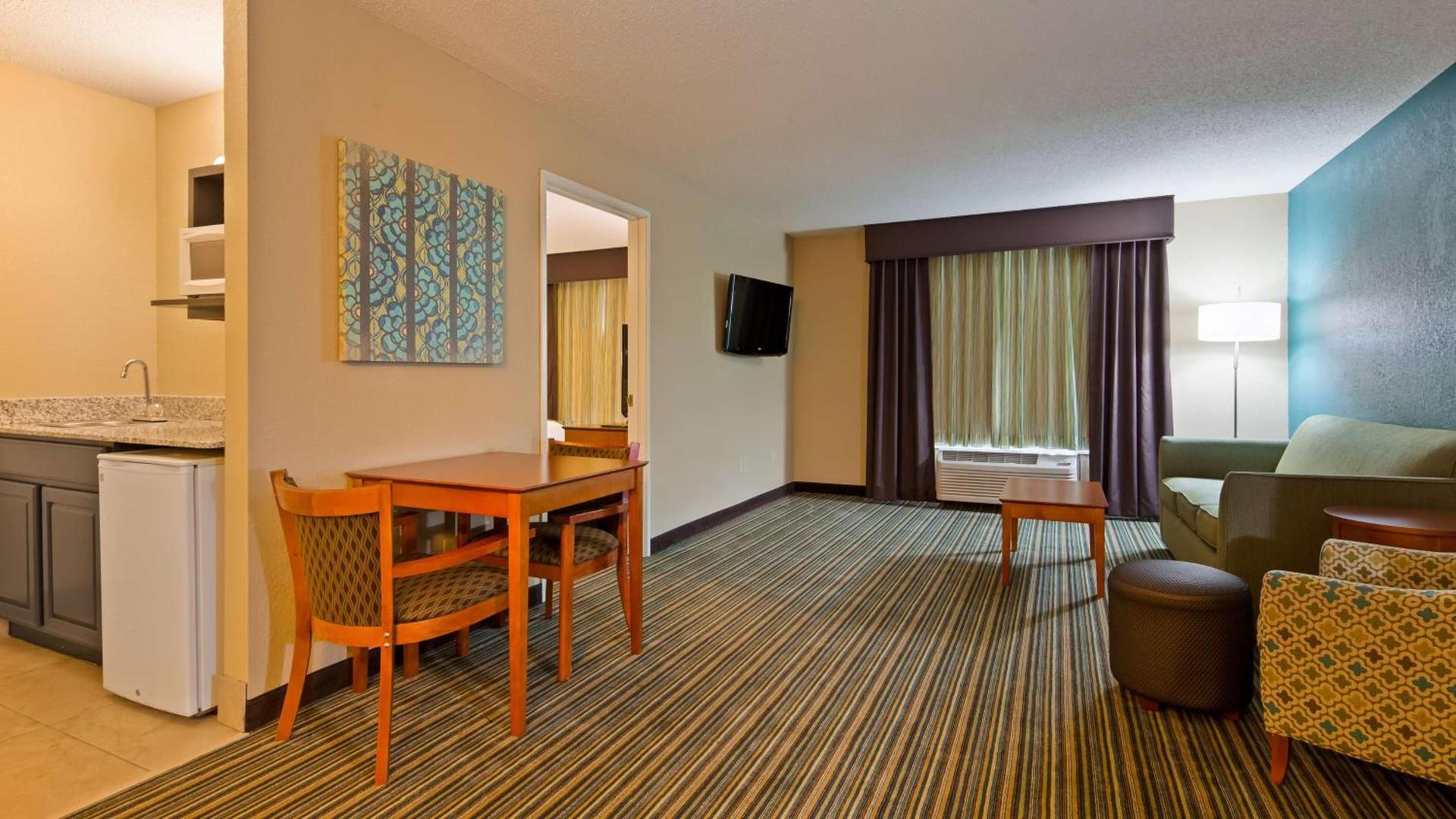 BEST WESTERN Plus Menomonie Inn & Suites photo 16
