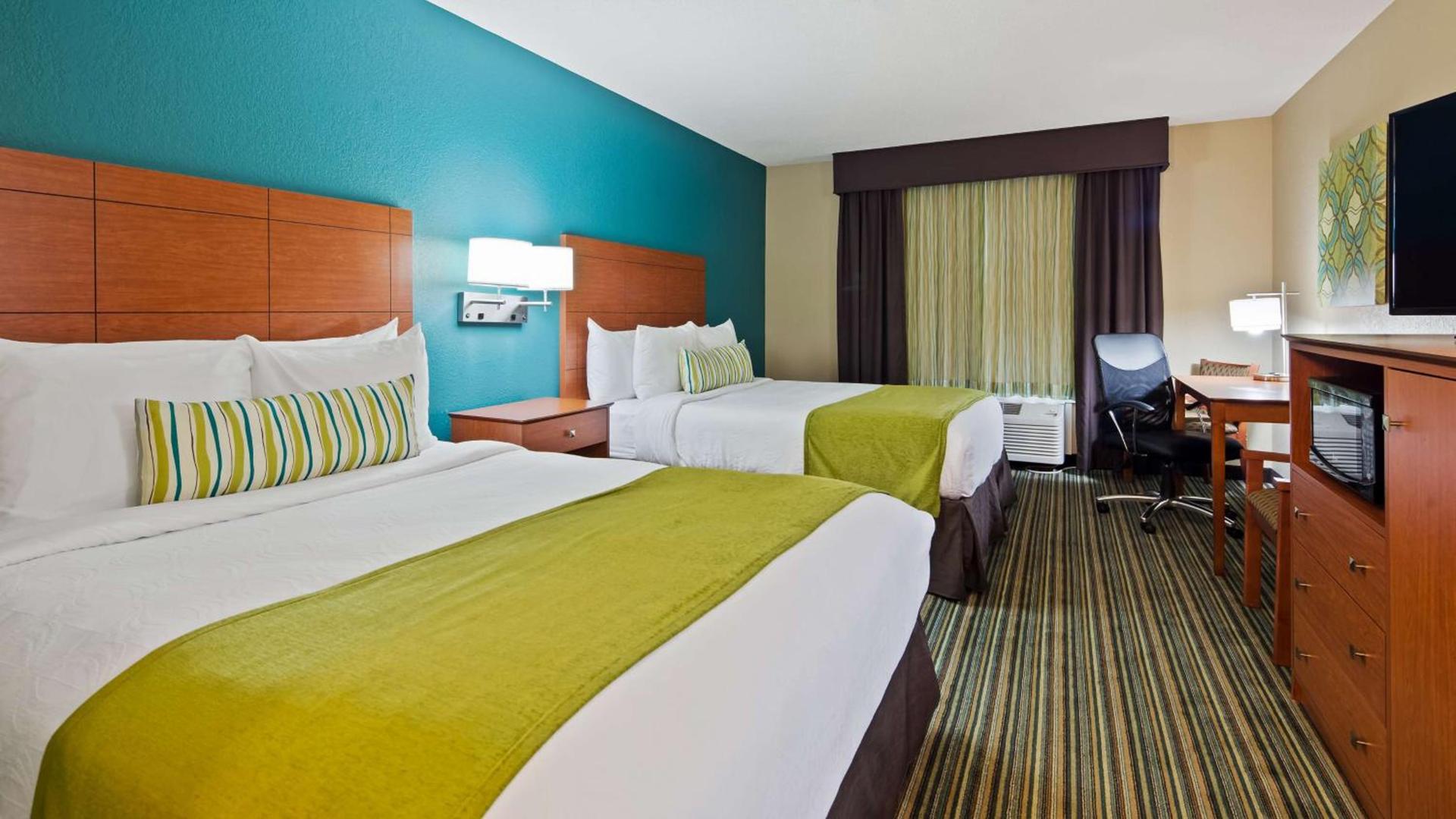 BEST WESTERN Plus Menomonie Inn & Suites photo 11