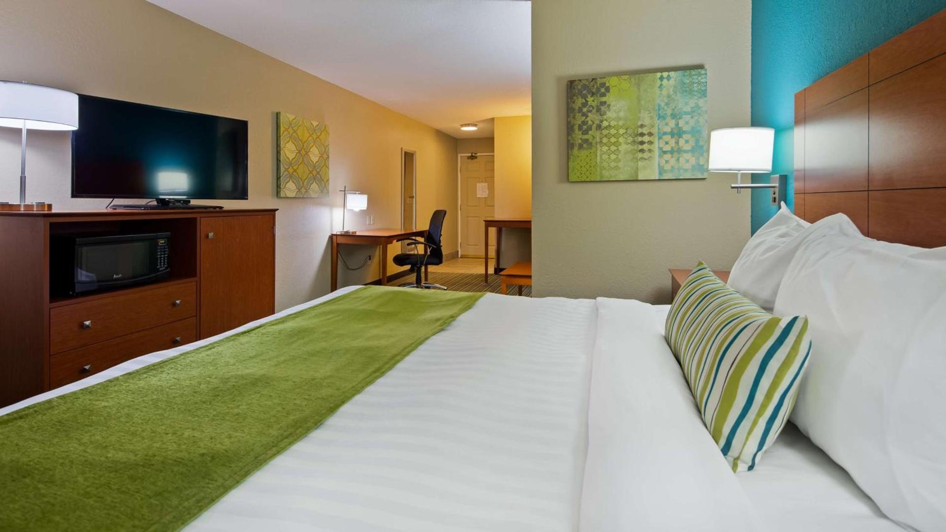 BEST WESTERN Plus Menomonie Inn & Suites photo 14