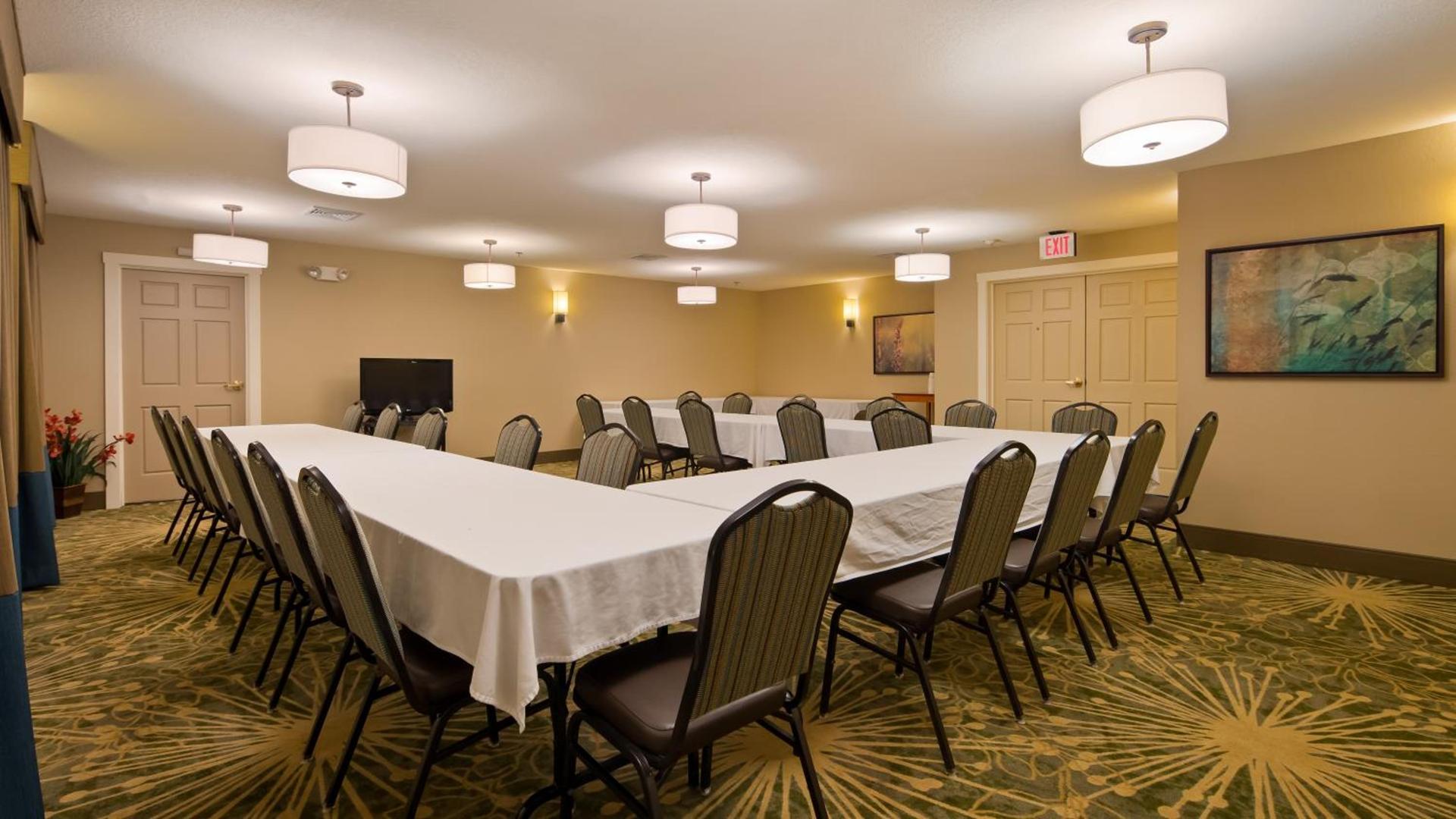 BEST WESTERN Plus Menomonie Inn & Suites photo 51