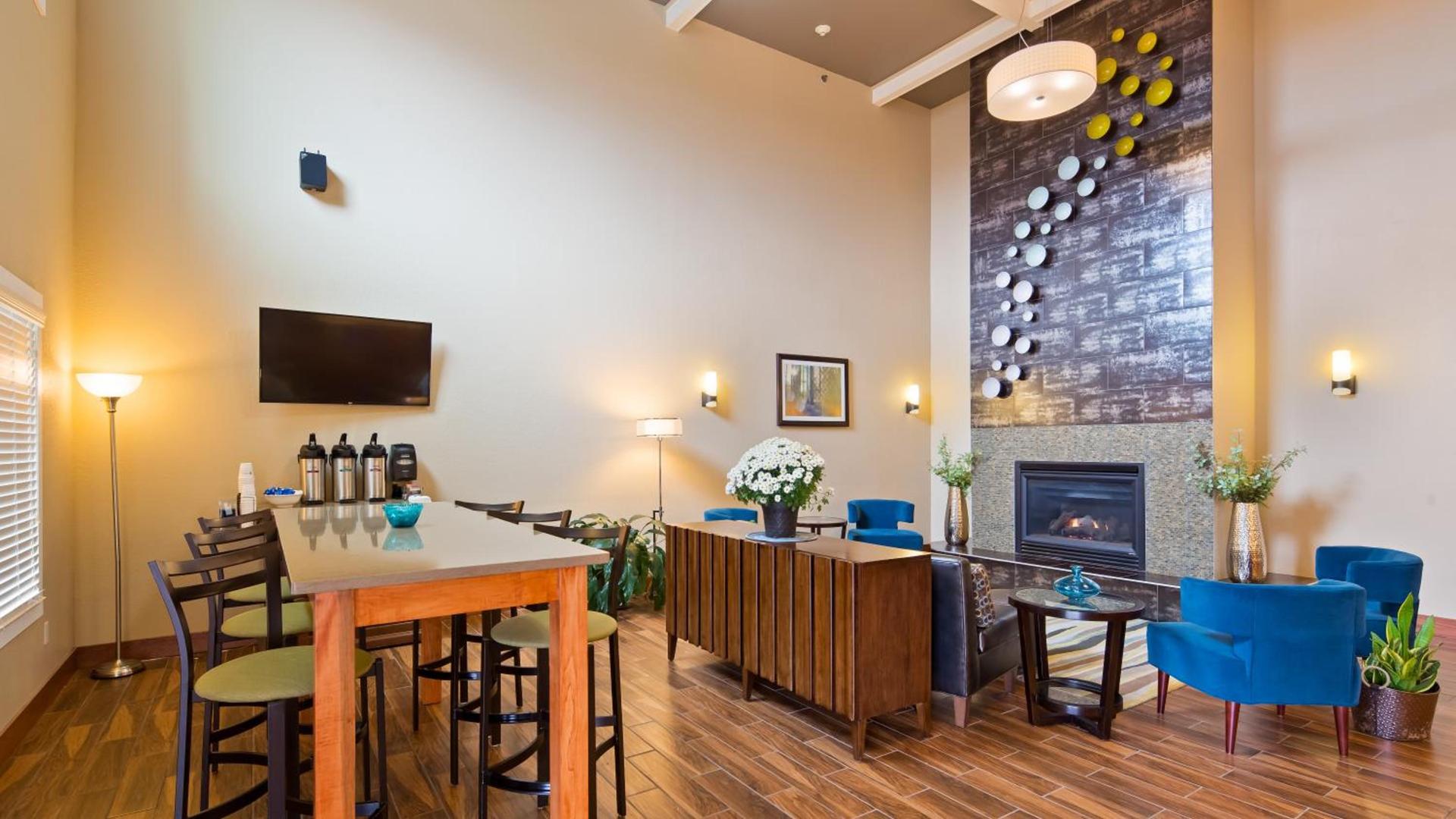 BEST WESTERN Plus Menomonie Inn & Suites photo 53