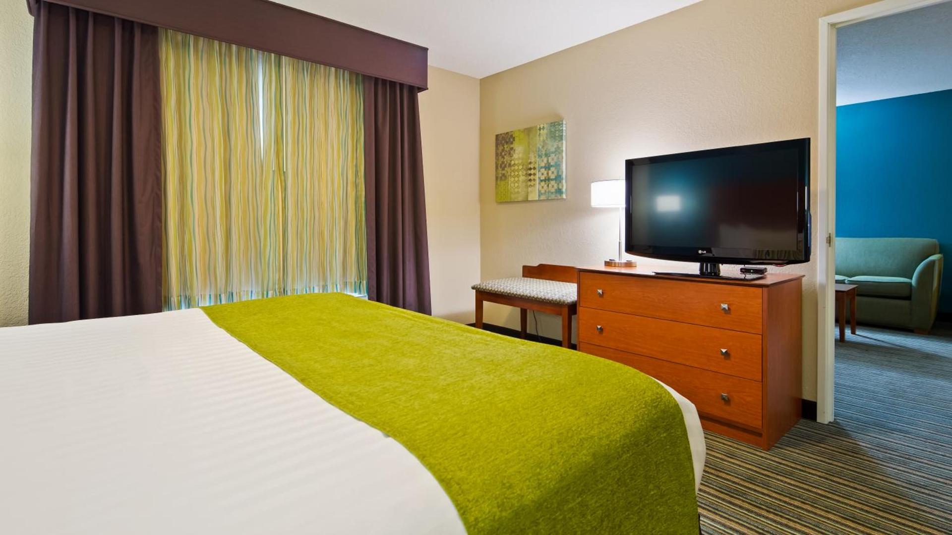 BEST WESTERN Plus Menomonie Inn & Suites photo 58