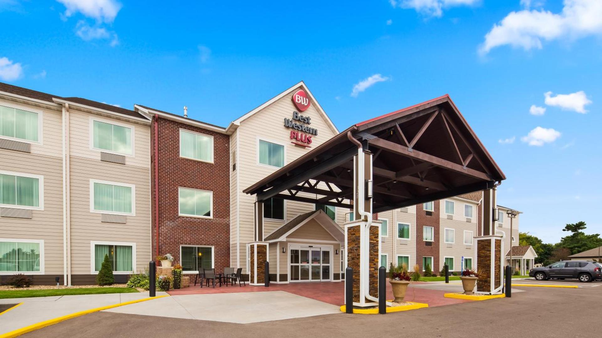BEST WESTERN Plus Menomonie Inn & Suites photo 48