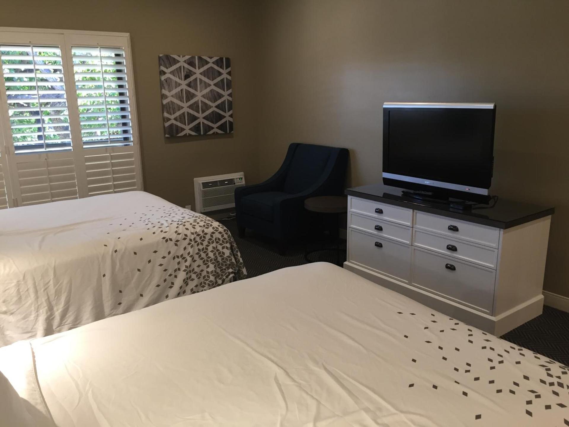 Pacific Shores Inn photo 16